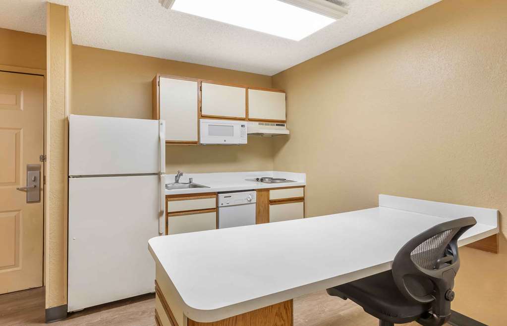 EXTENDED STAY AMERICA SELECT-guestroom-Guest Room,Kitchen/Kitchenette,On-Site.jpg