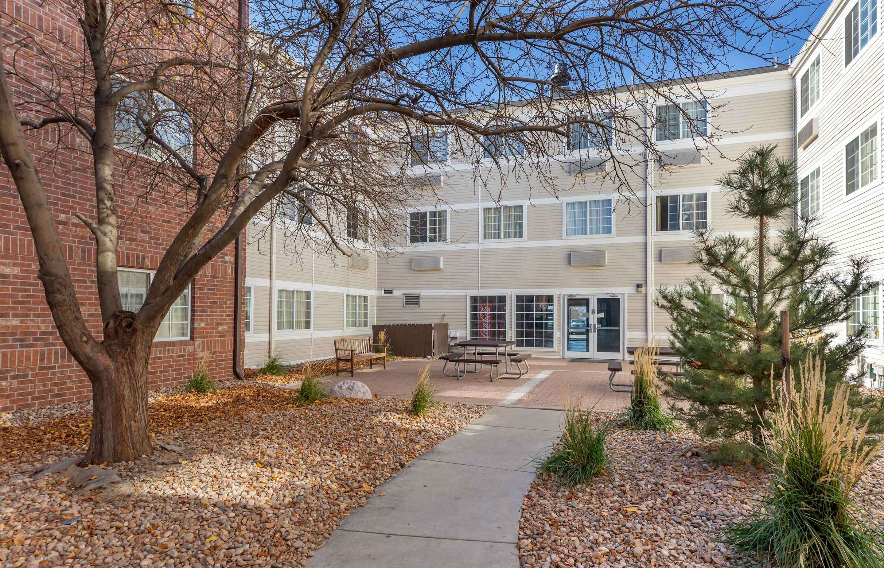 Picnic Area | Extended Stay America Suites - Denver - Tech Center South - Greenwood Village
