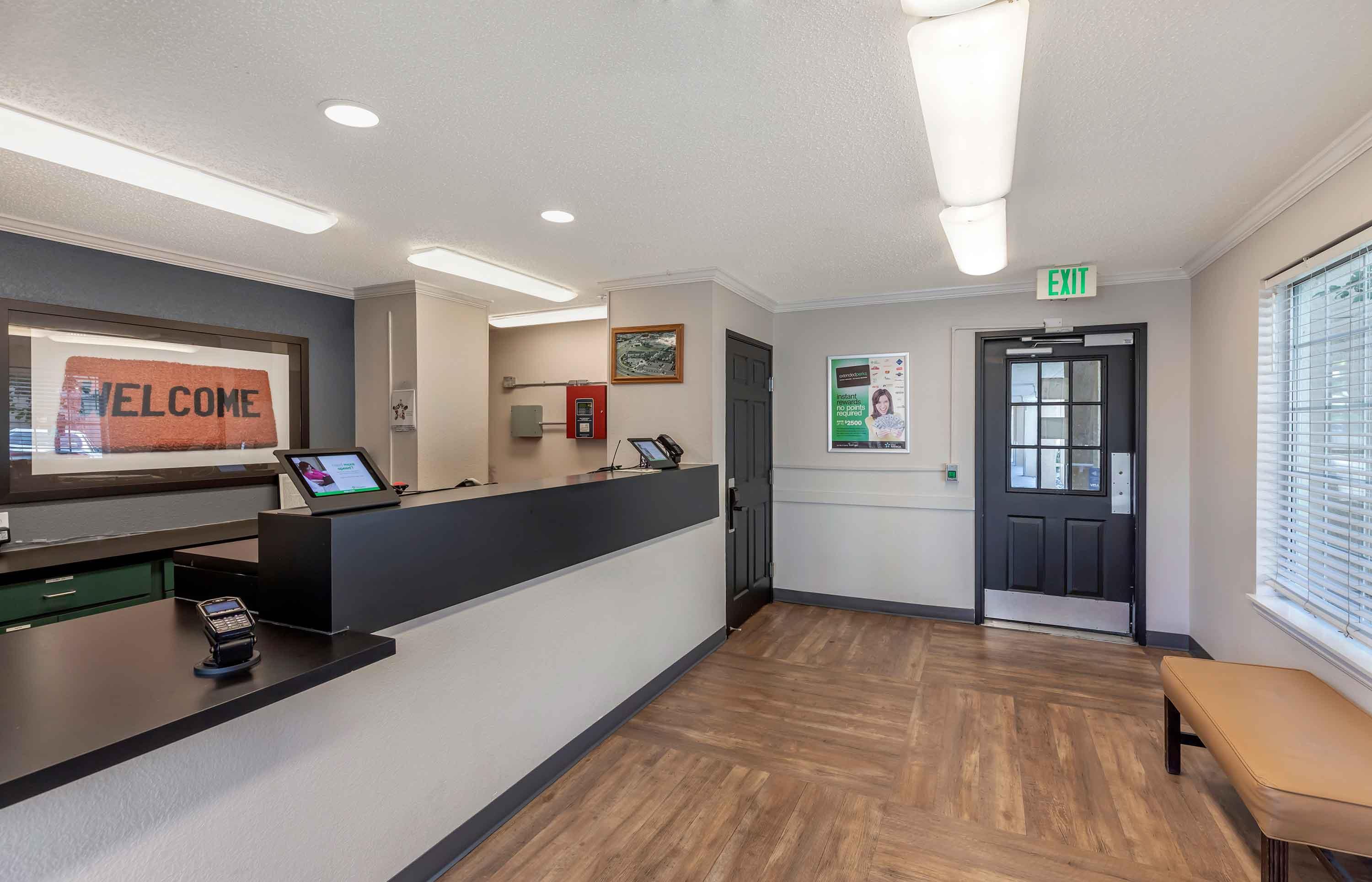 Lobby and Guest Check-in | Extended Stay America Suites - Denver - Tech Center South - Inverness