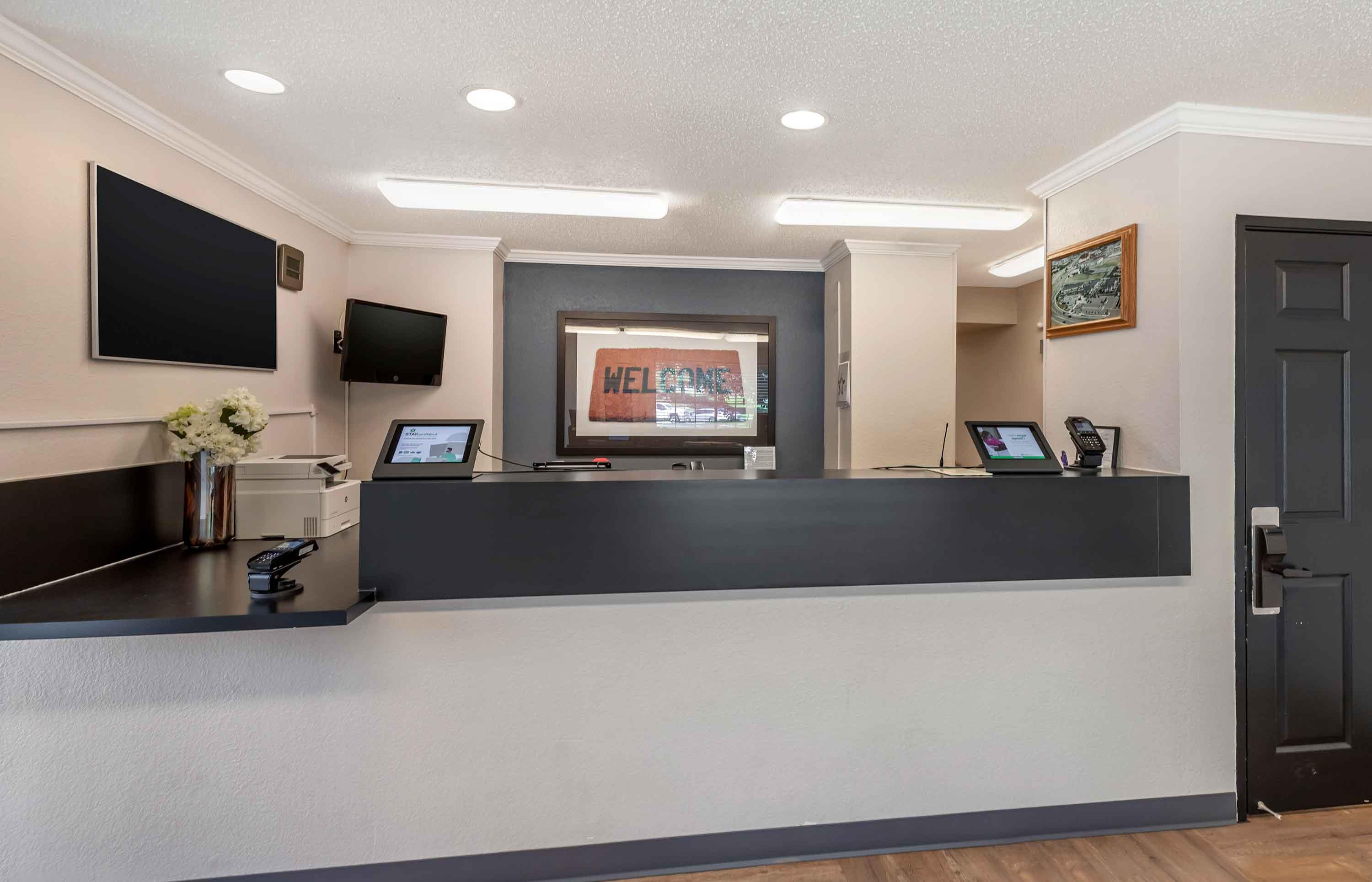 Lobby and Guest Check-in | Extended Stay America Suites - Denver - Tech Center South - Inverness