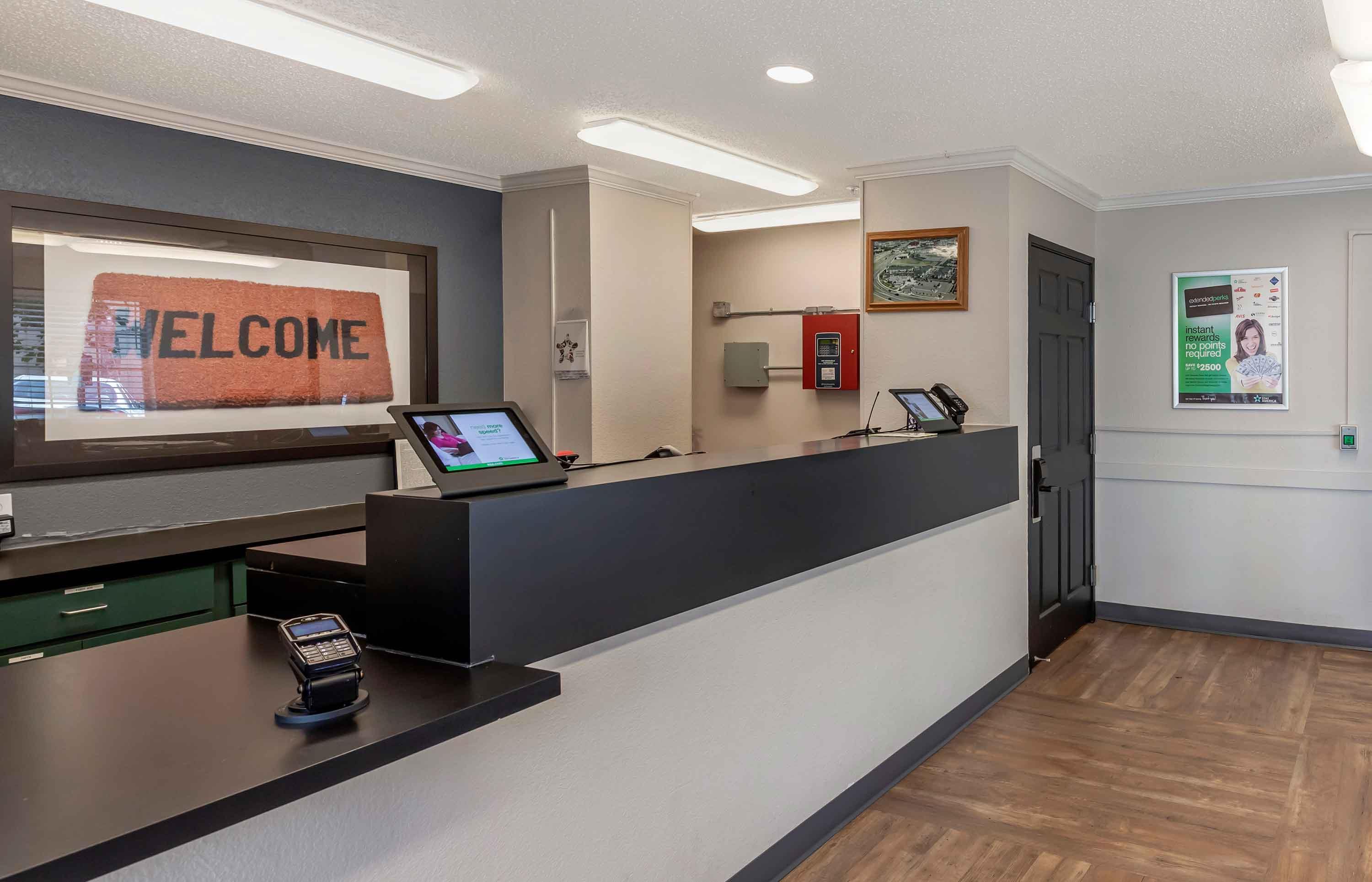Lobby and Guest Check-in | Extended Stay America Suites - Denver - Tech Center South - Inverness