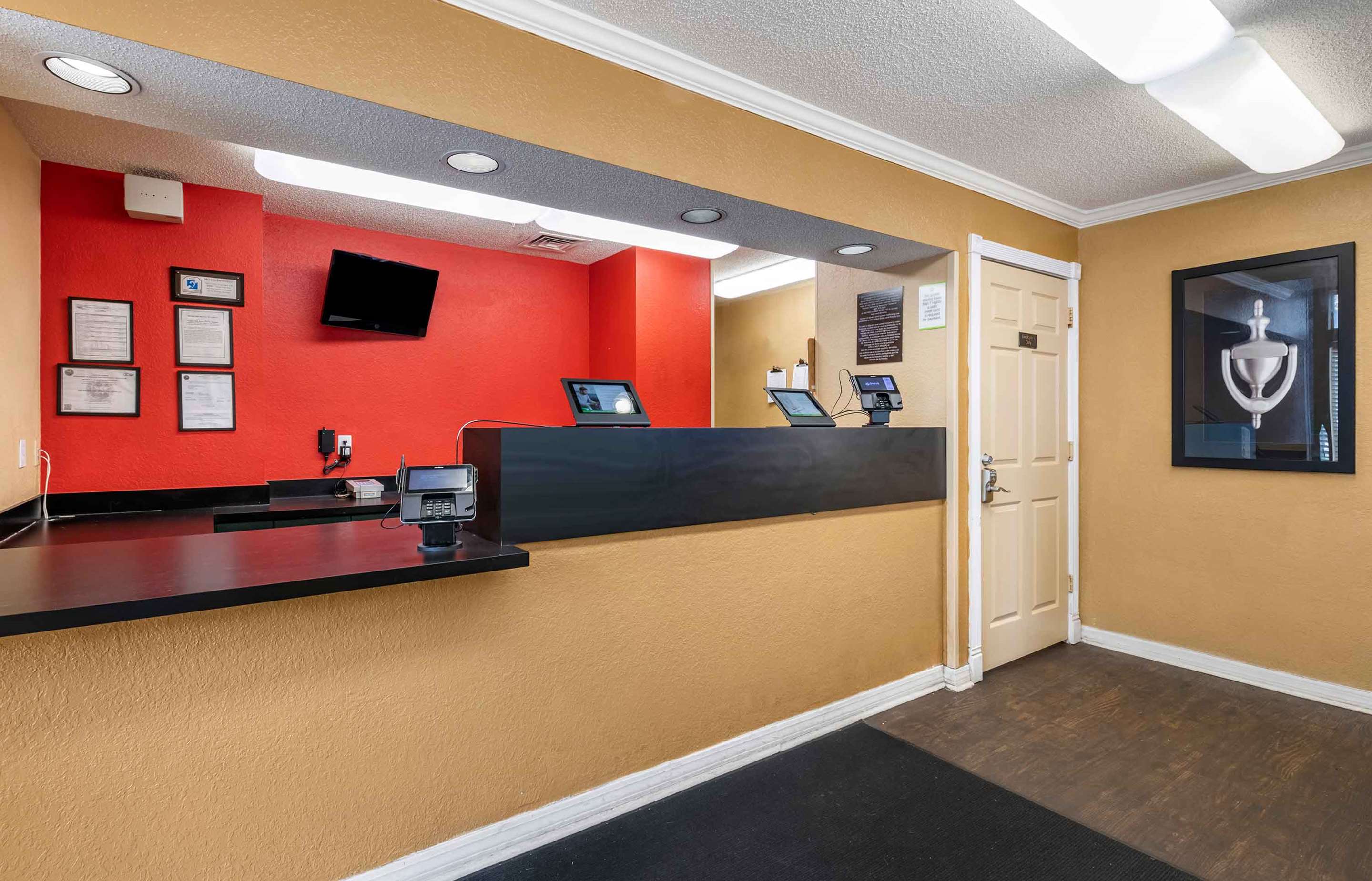 Lobby and Guest Check-in | Extended Stay America Suites - Jacksonville - Southside - St Johns Towne Ctr