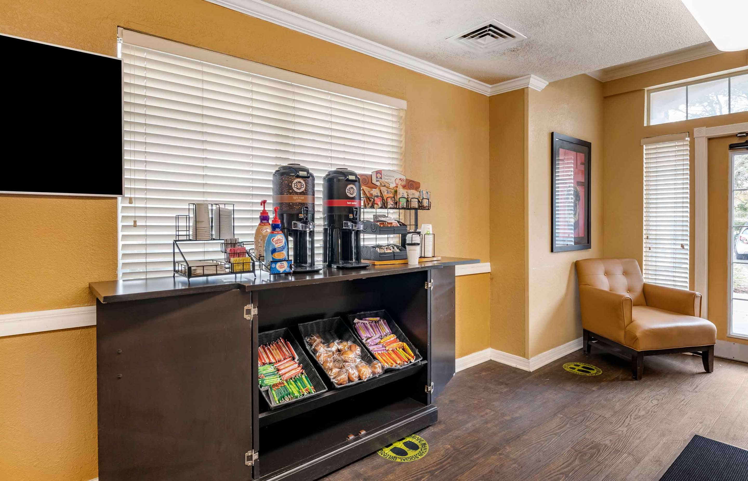 Lobby and Guest Check-in | Extended Stay America Suites - Jacksonville - Southside - St Johns Towne Ctr
