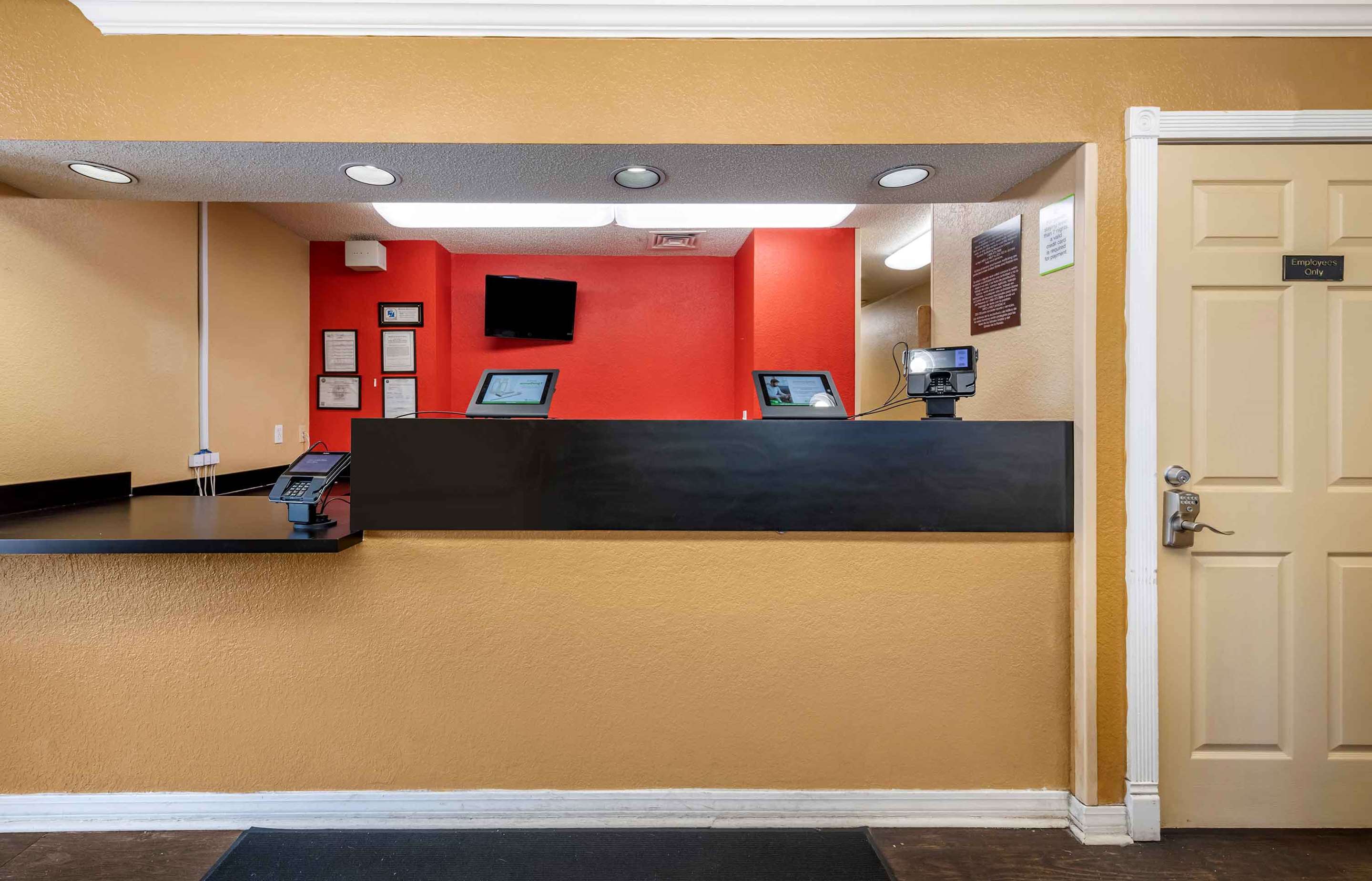 Lobby and Guest Check-in | Extended Stay America Suites - Jacksonville - Southside - St Johns Towne Ctr