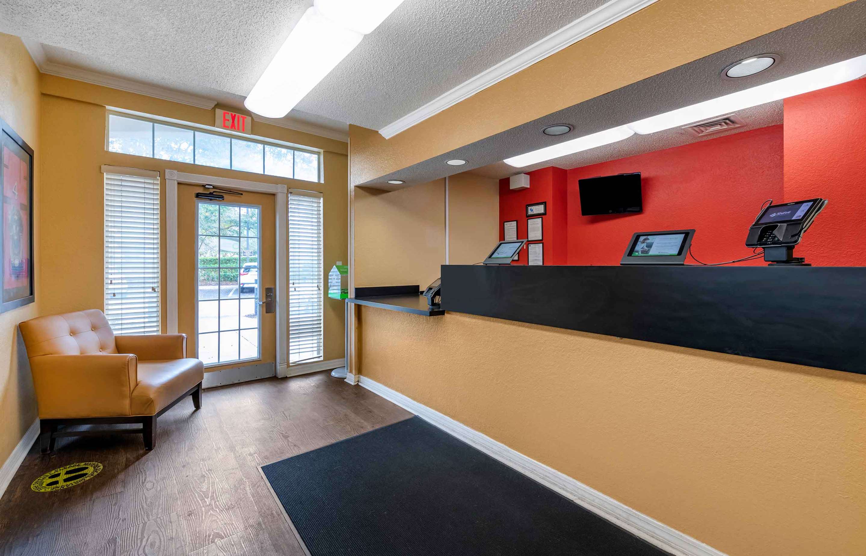 Lobby and Guest Check-in | Extended Stay America Suites - Jacksonville - Southside - St Johns Towne Ctr