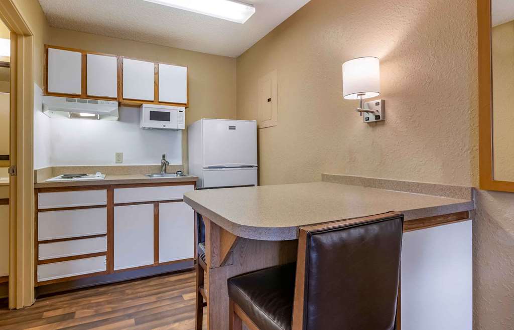 EXTENDED STAY AMERICA SELECT-guestroom-Guest Room,Guest Room Amenity,Kitchen/Kitchenette,On-Site.jpg