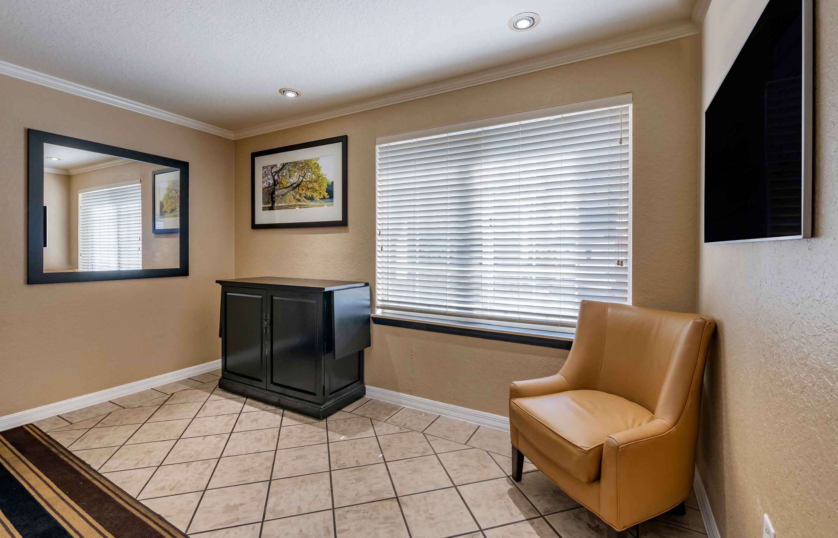 Lobby and Guest Check-in | Extended Stay America Suites - Orlando - Altamonte Springs
