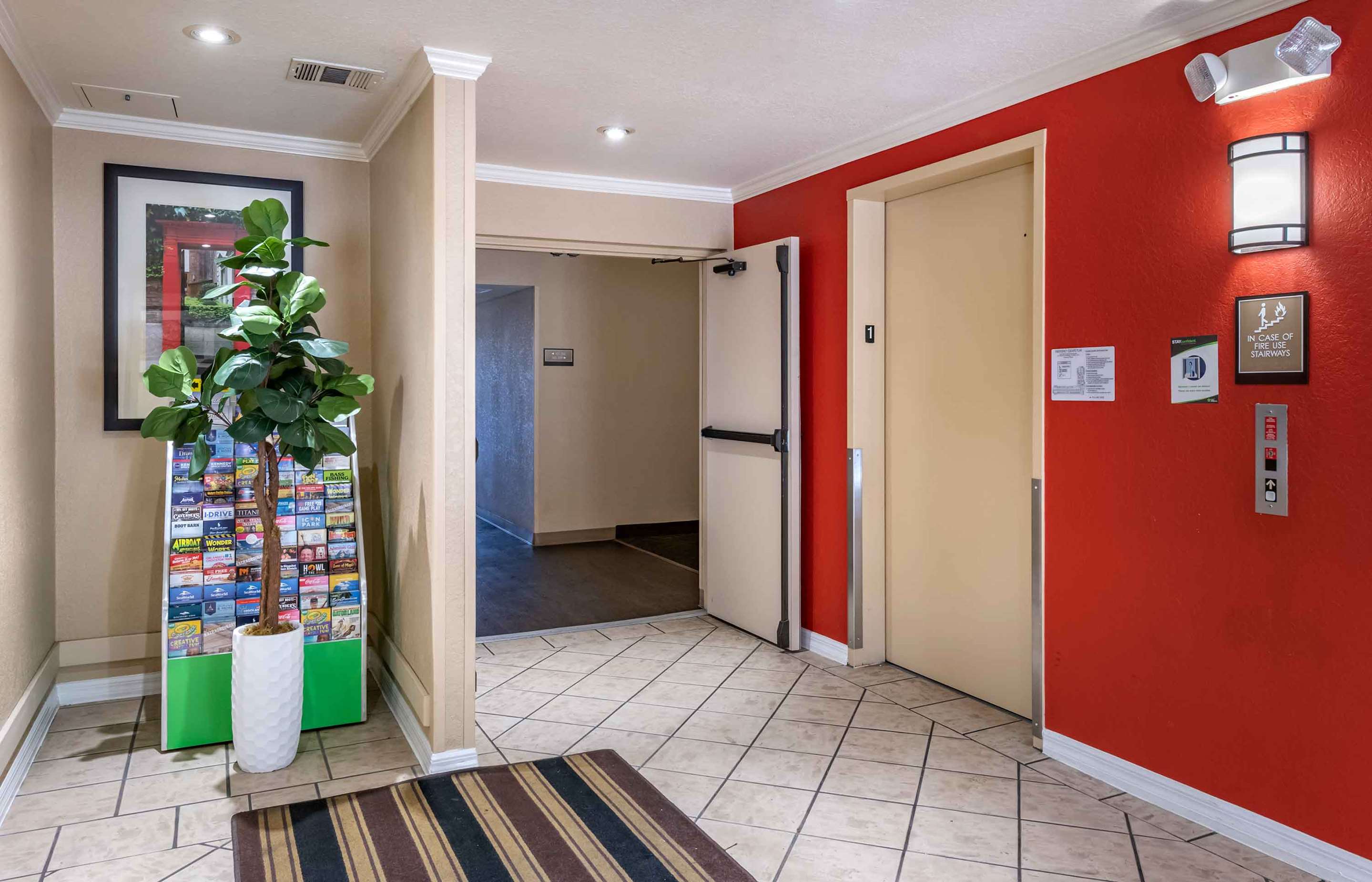 Lobby and Guest Check-in | Extended Stay America Suites - Orlando - Altamonte Springs