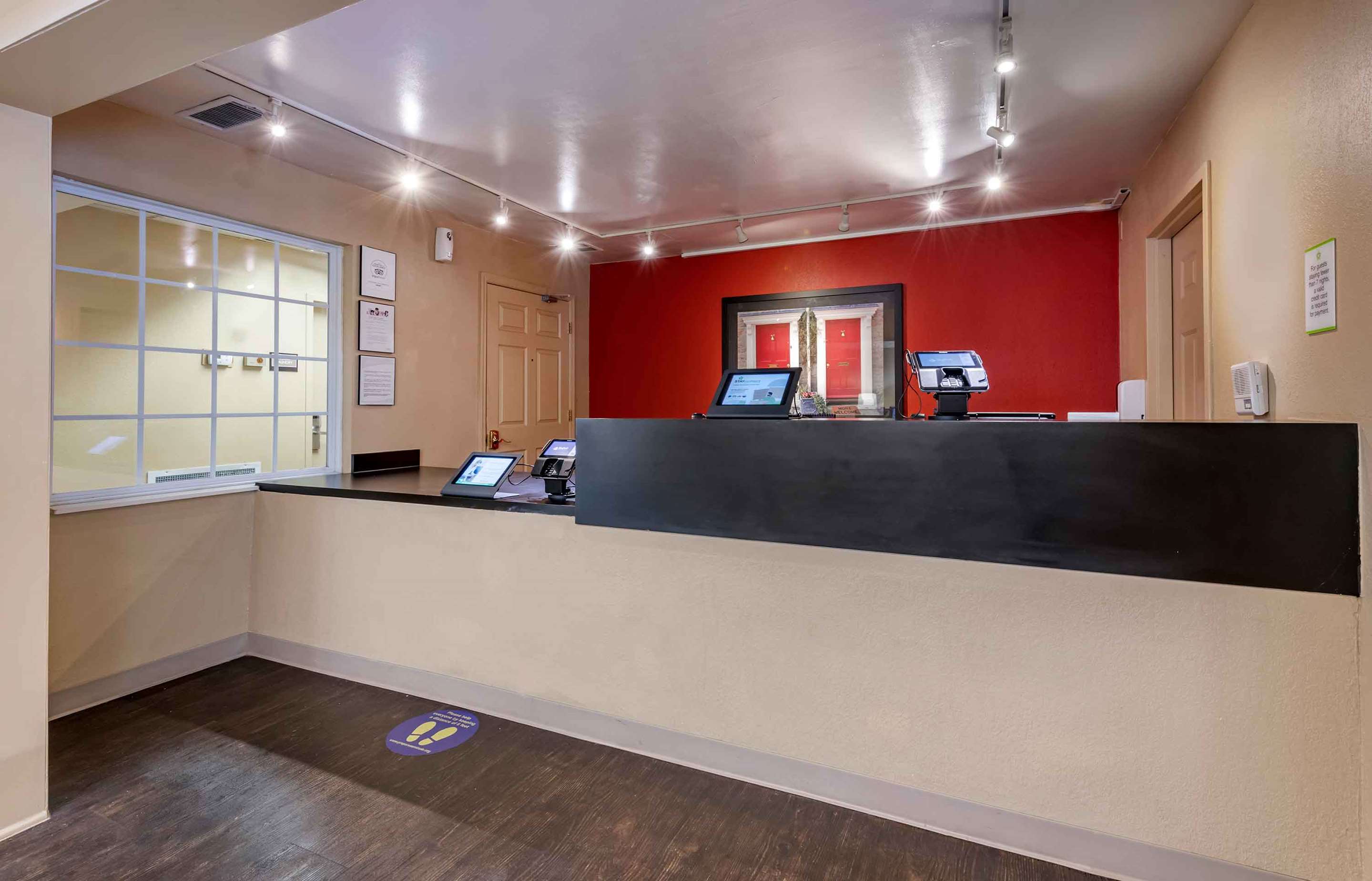 Lobby and Guest Check-in | Extended Stay America Select Suites Orlando Lake Mary 1040