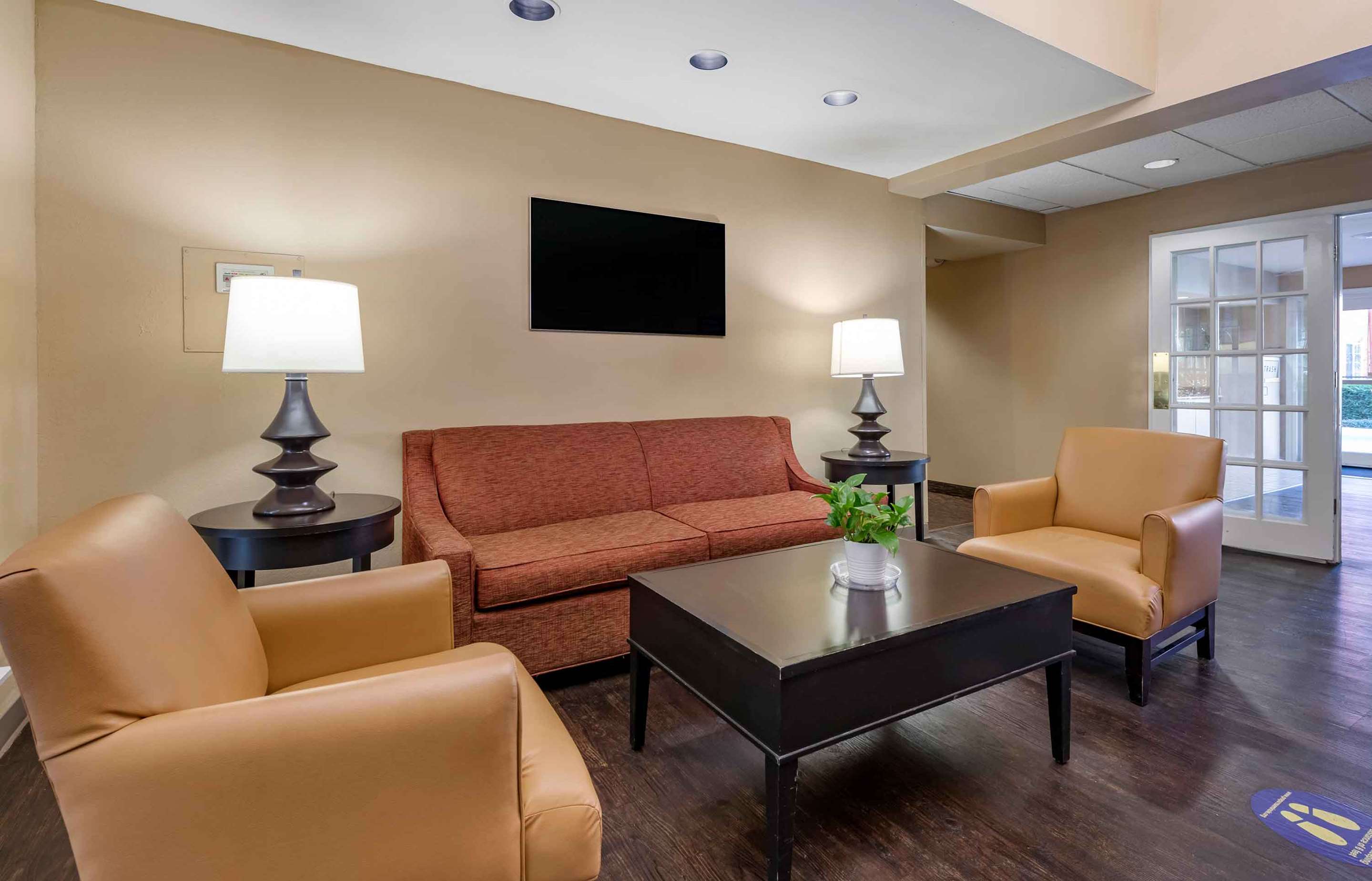 Lobby and Guest Check-in | Extended Stay America Select Suites Orlando Lake Mary 1040