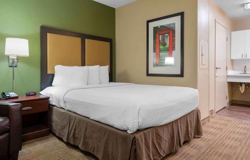 EXTENDED STAY AMERICA SUITES-guestroom-Guest Room,On-Site.jpg