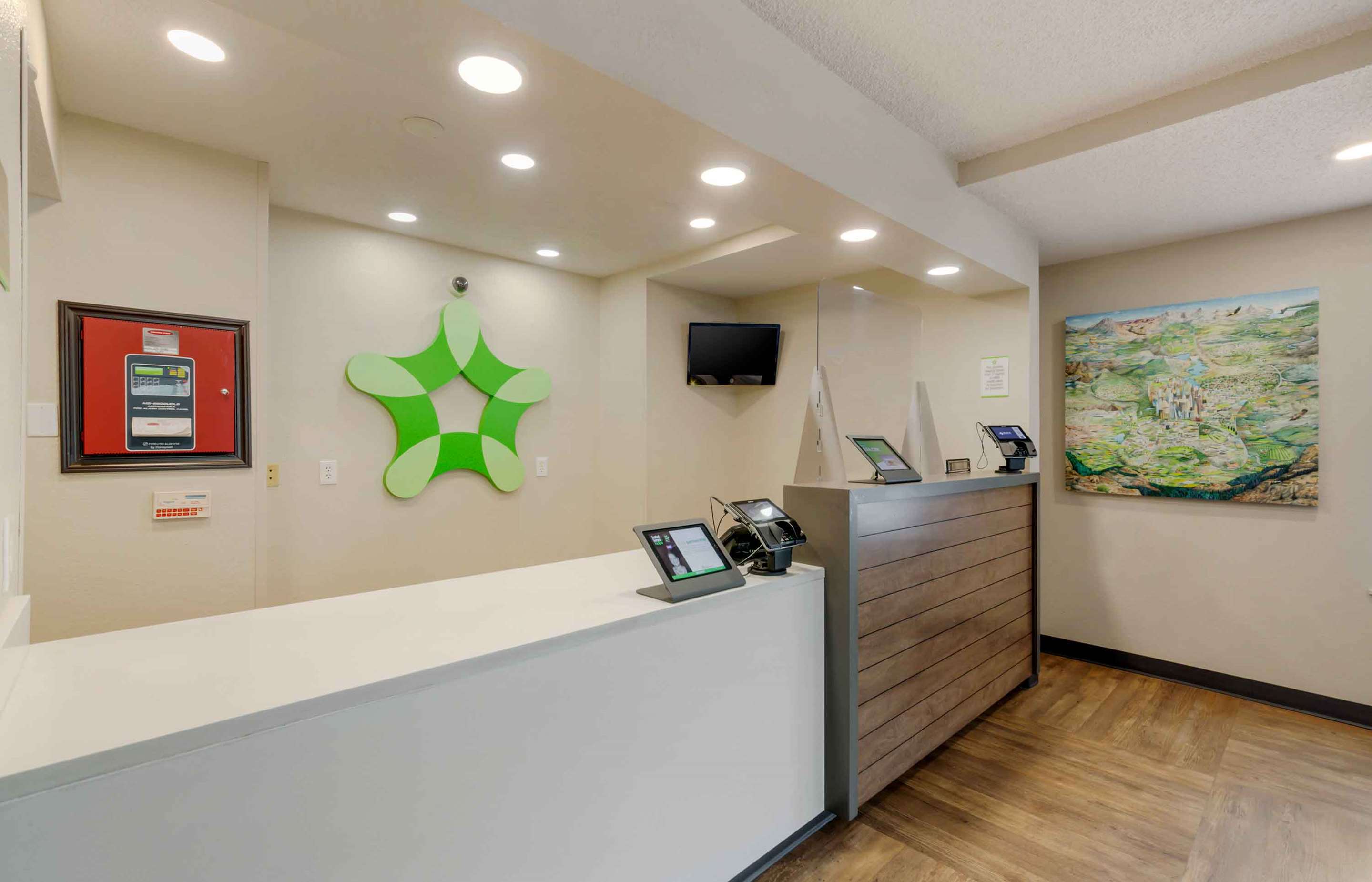 Lobby and Guest Check-in | Extended Stay America Suites - Miami - Airport - Doral