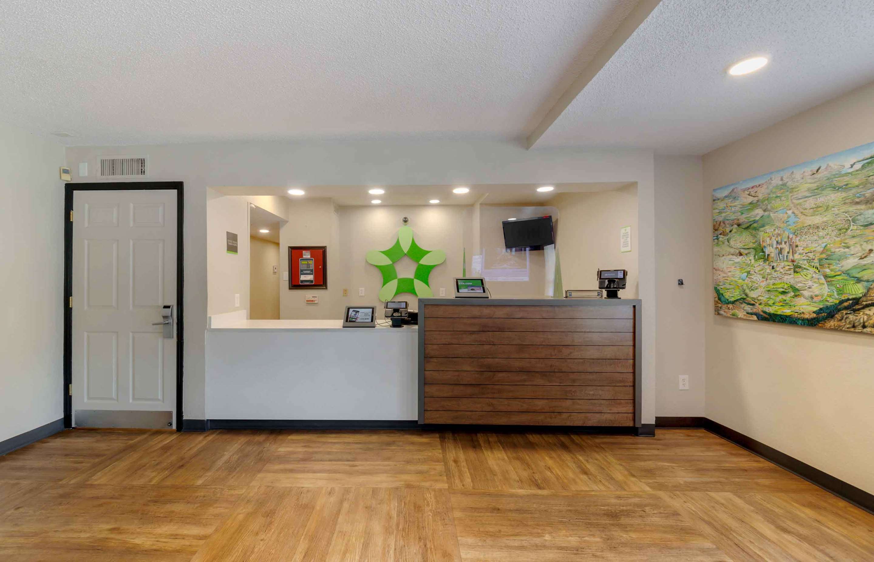 Lobby and Guest Check-in | Extended Stay America Suites - Miami - Airport - Doral