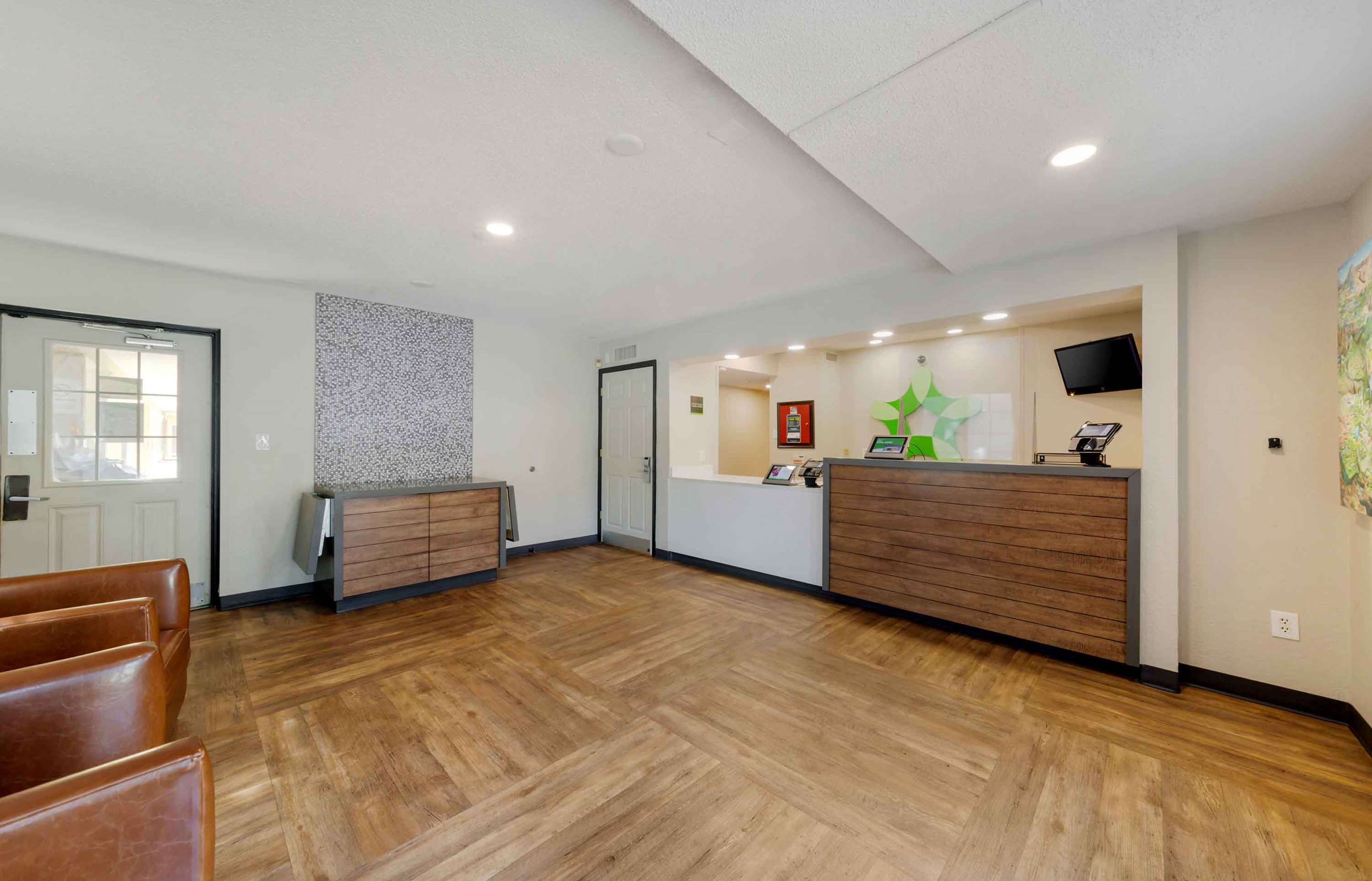 Lobby and Guest Check-in | Extended Stay America Suites - Miami - Airport - Doral