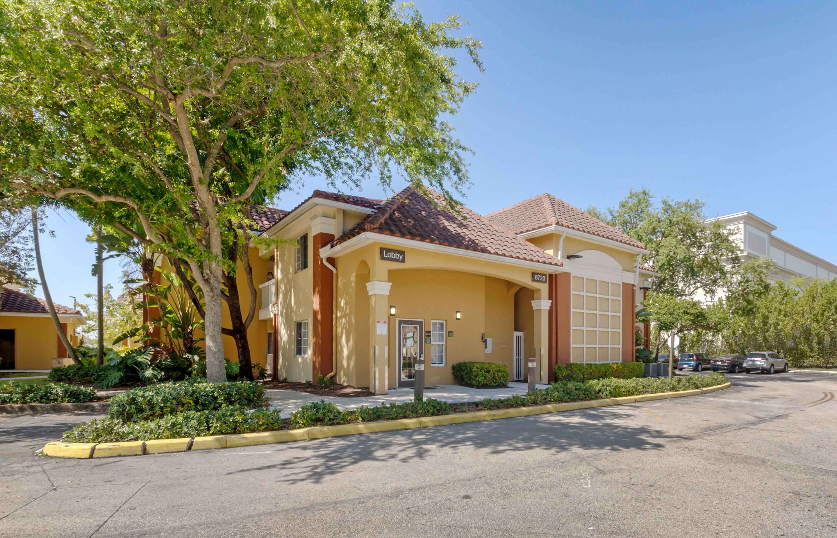 Exterior | Extended Stay America Suites - Miami - Airport - Doral
