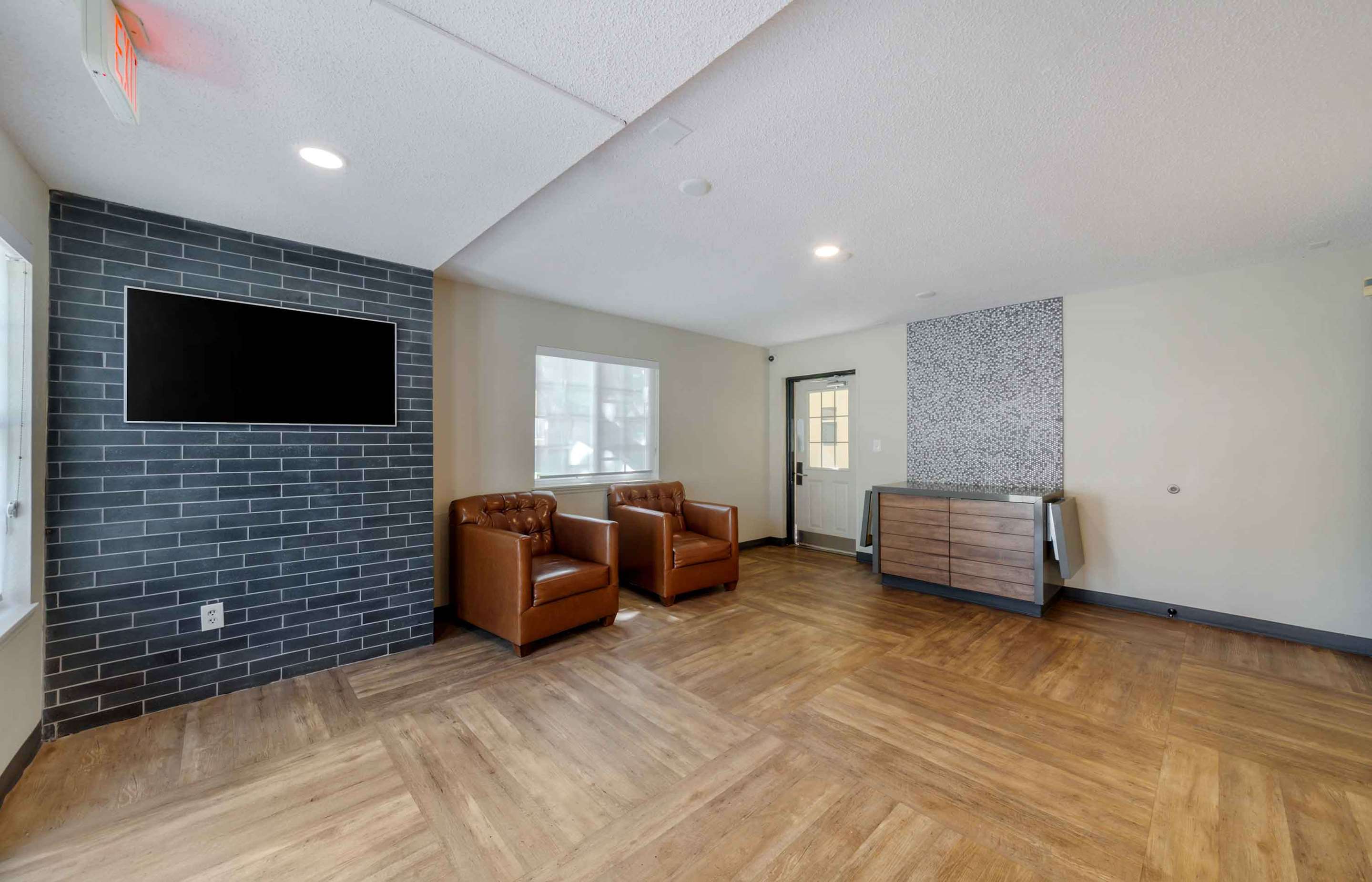 Lobby and Guest Check-in | Extended Stay America Suites - Miami - Airport - Doral