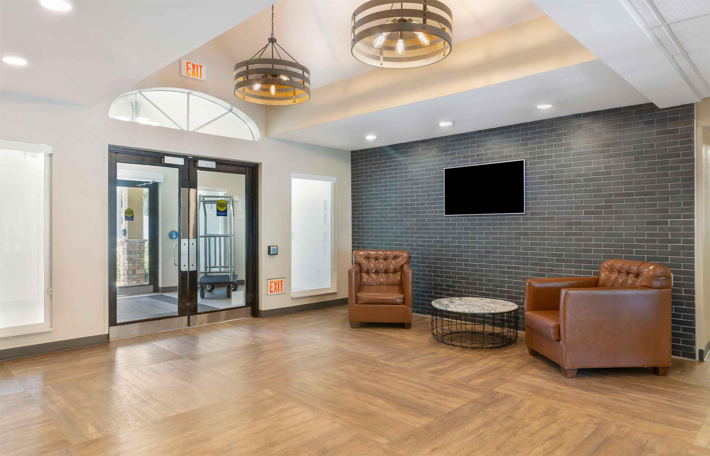 Lobby and Guest Check-in | Extended Stay America Premier Suites - Miami - Airport - Miami Springs