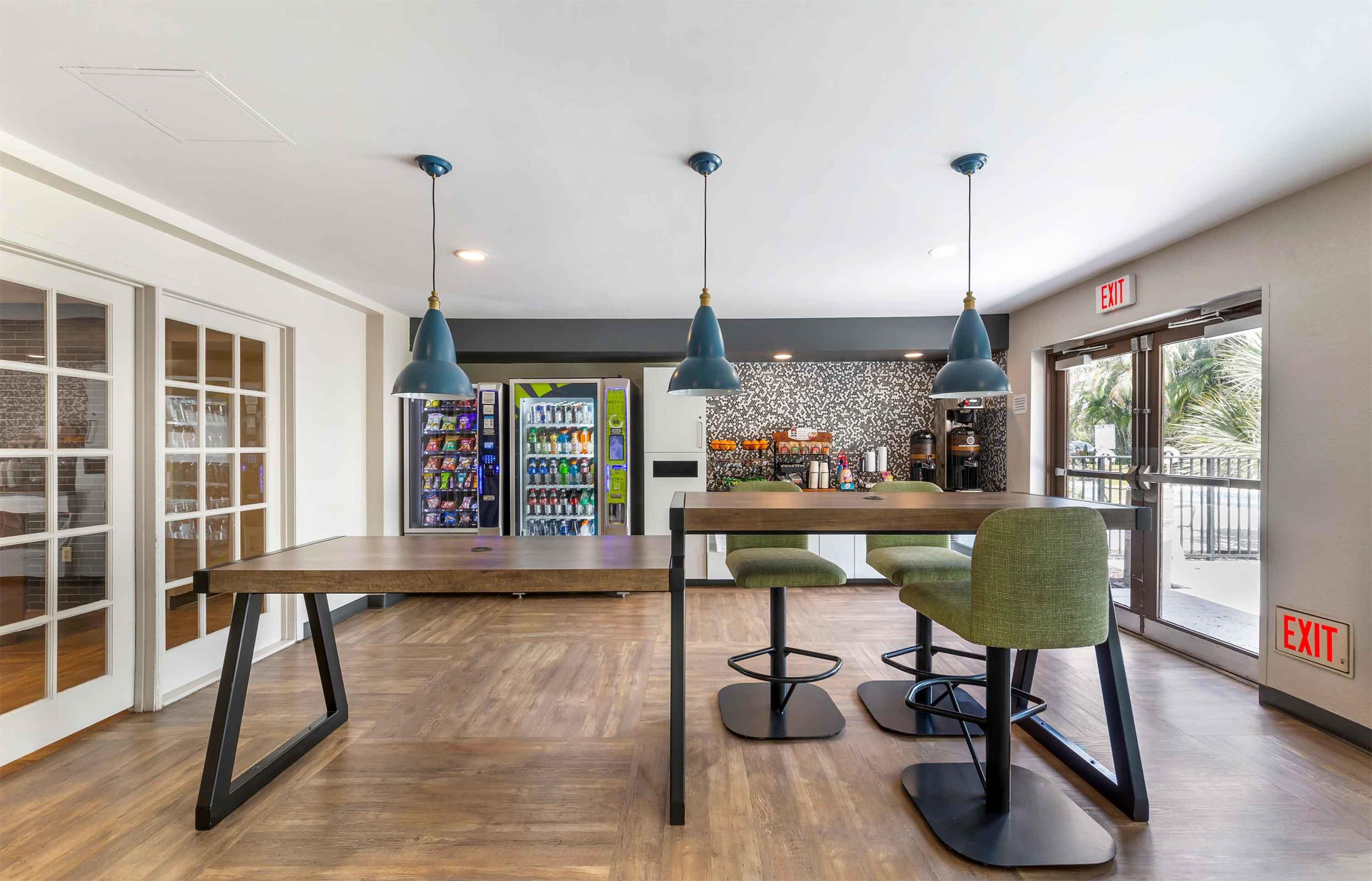 Free Grab-and-Go Breakfast | Extended Stay America Premier Suites - Miami - Airport - Miami Springs