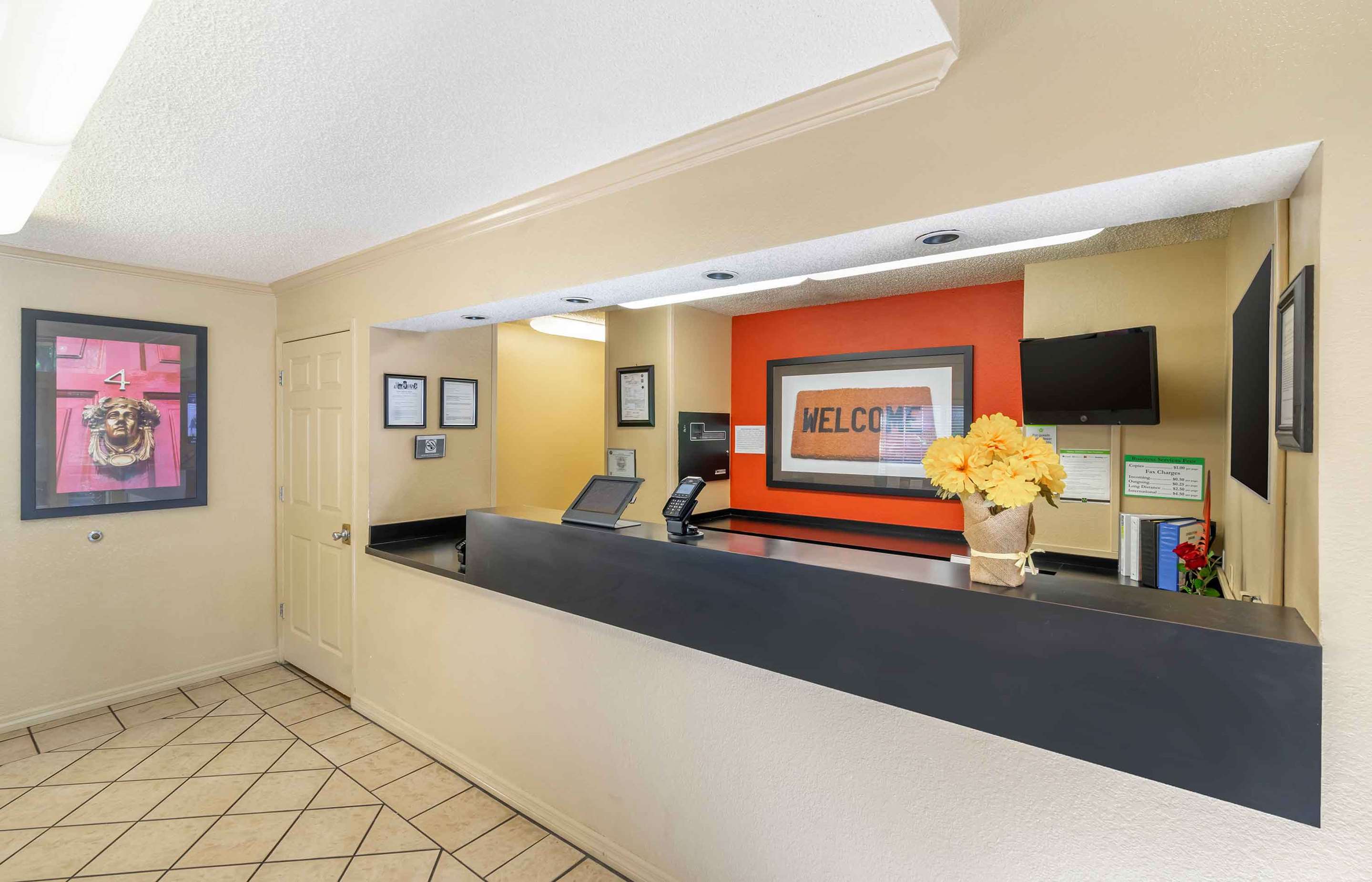 Lobby and Guest Check-in | Extended Stay America Suites - Tampa - Brandon