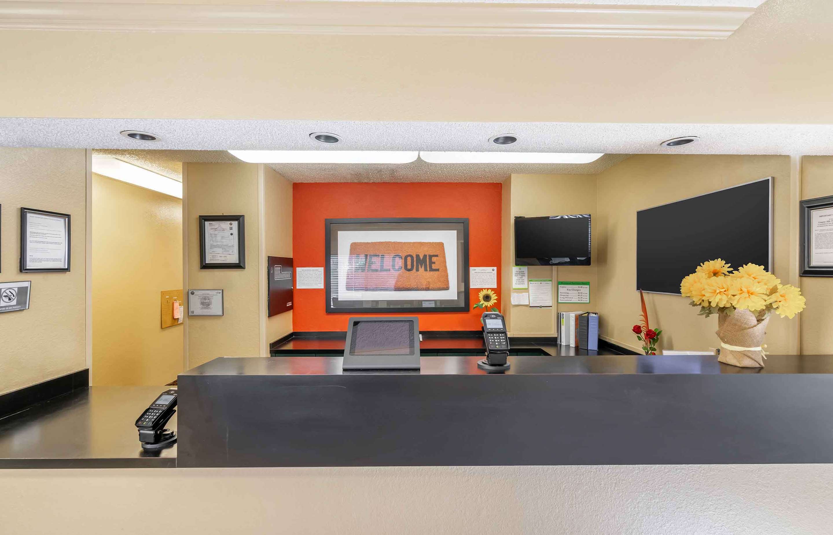 Lobby and Guest Check-in | Extended Stay America Suites - Tampa - Brandon