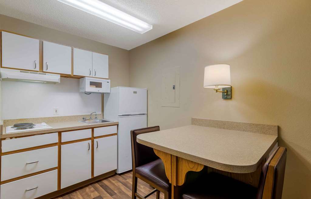 EXTENDED STAY AMERICA SELECT-guestroom-Guest Room,Guest Room Amenity,Kitchen/Kitchenette,On-Site.jpg