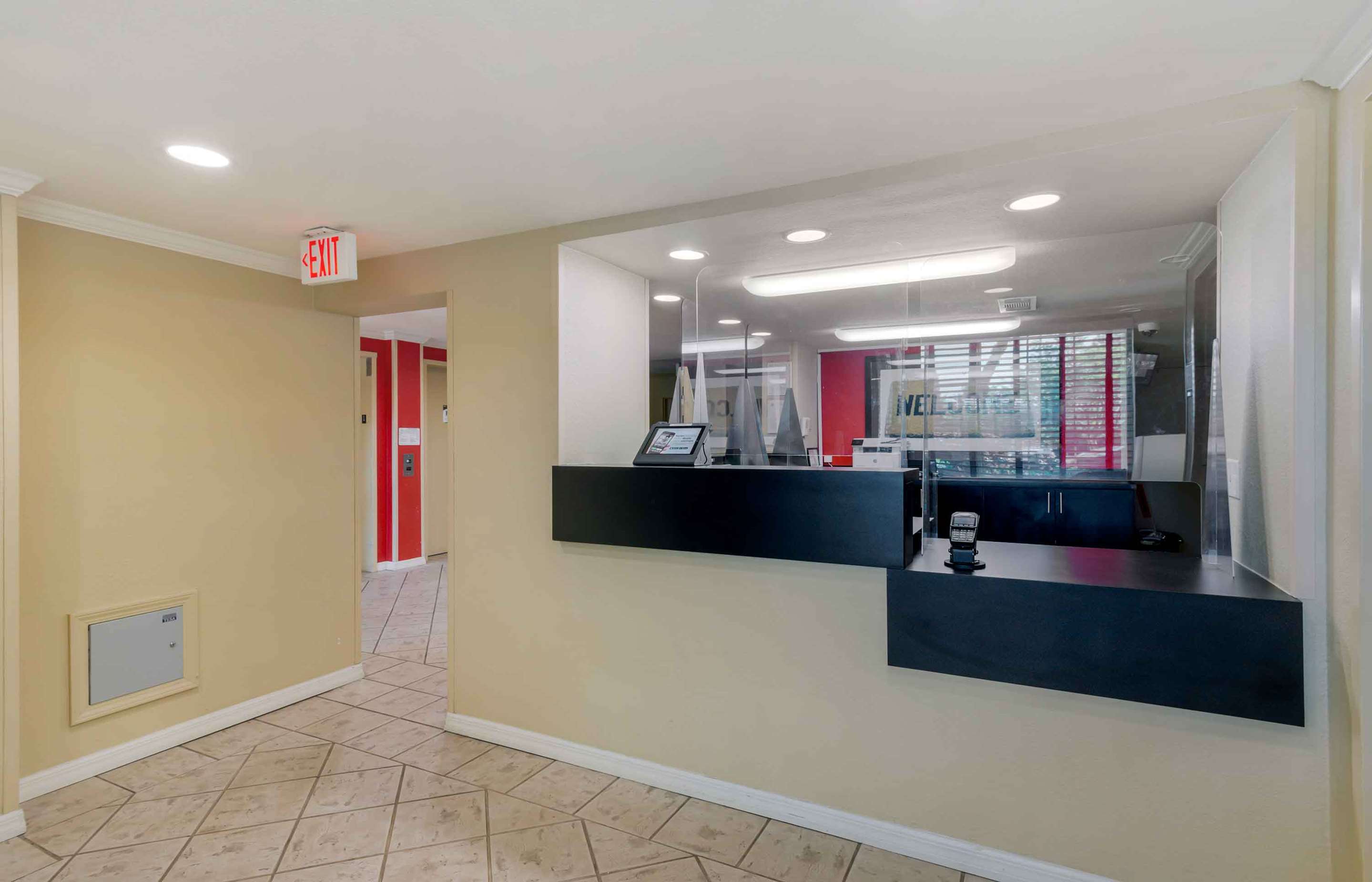 Lobby and Guest Check-in | Extended Stay America Suites - Atlanta - Marietta - Powers Ferry Rd