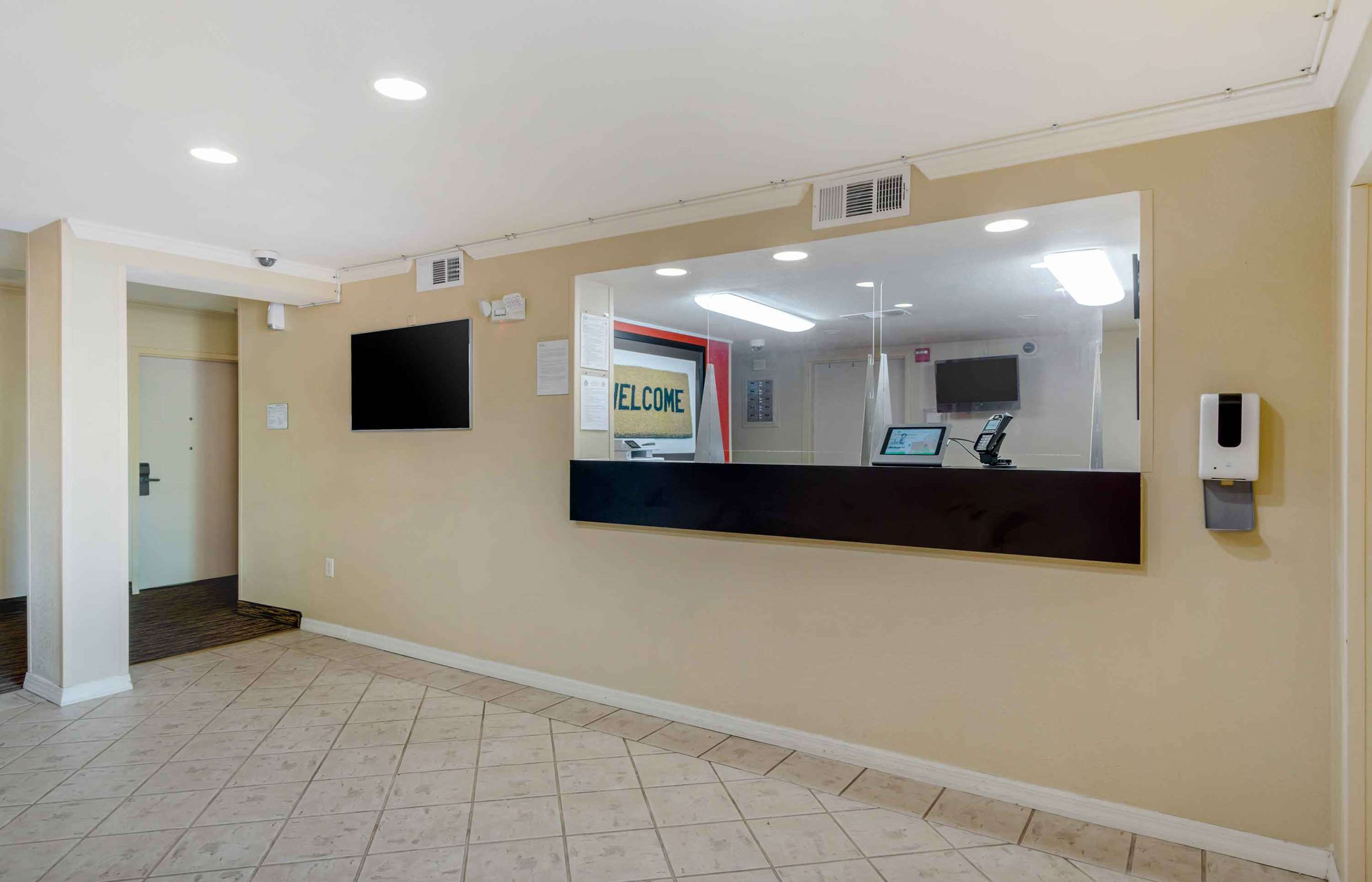 Lobby and Guest Check-in | Extended Stay America Suites - Atlanta - Marietta - Powers Ferry Rd