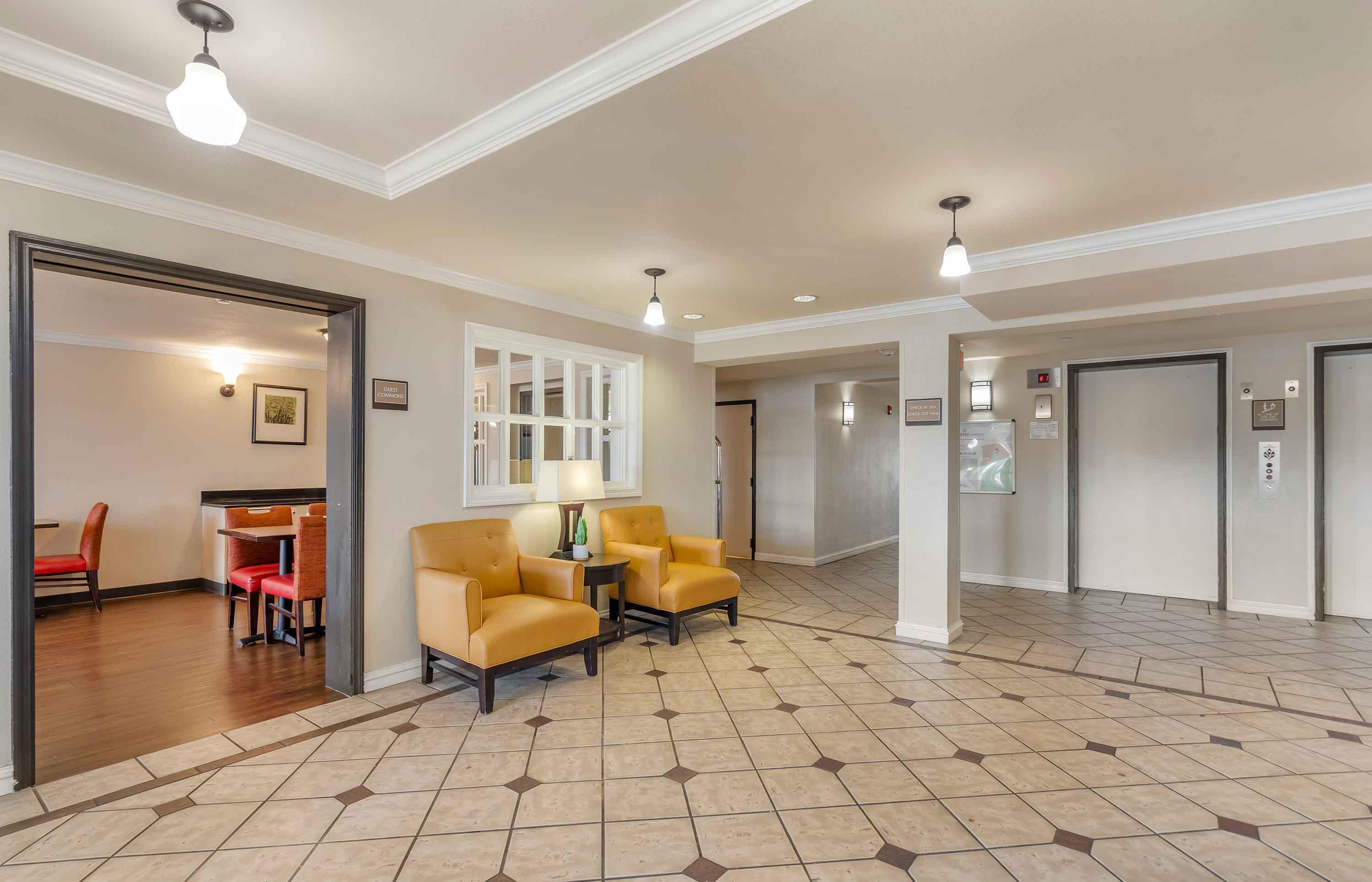 Lobby and Guest Check-in | Extended Stay America Suites - Chicago - Lombard - Oakbrook