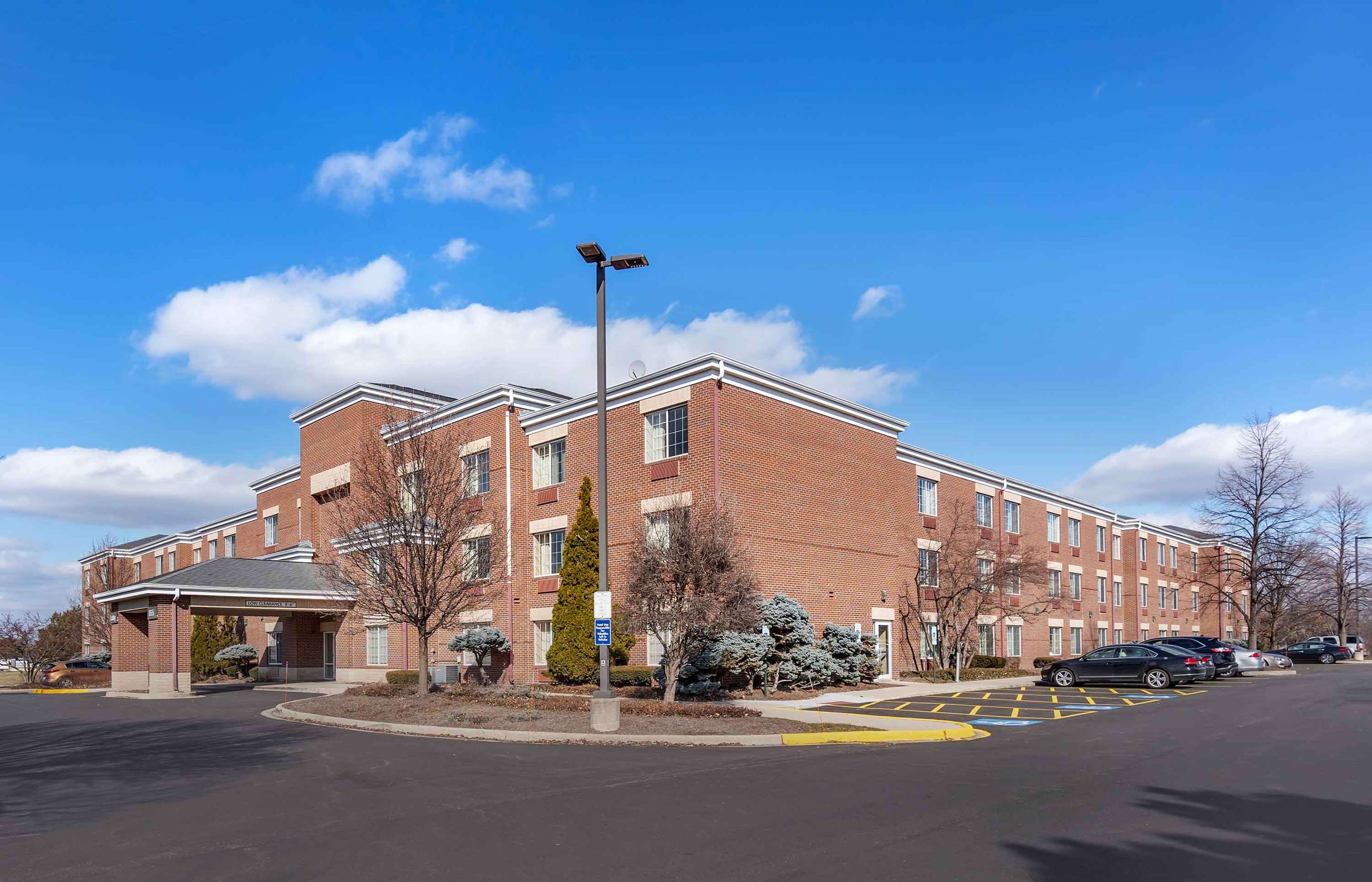 Exterior | Extended Stay America Select Suites Chicago Westmont Oak Brook