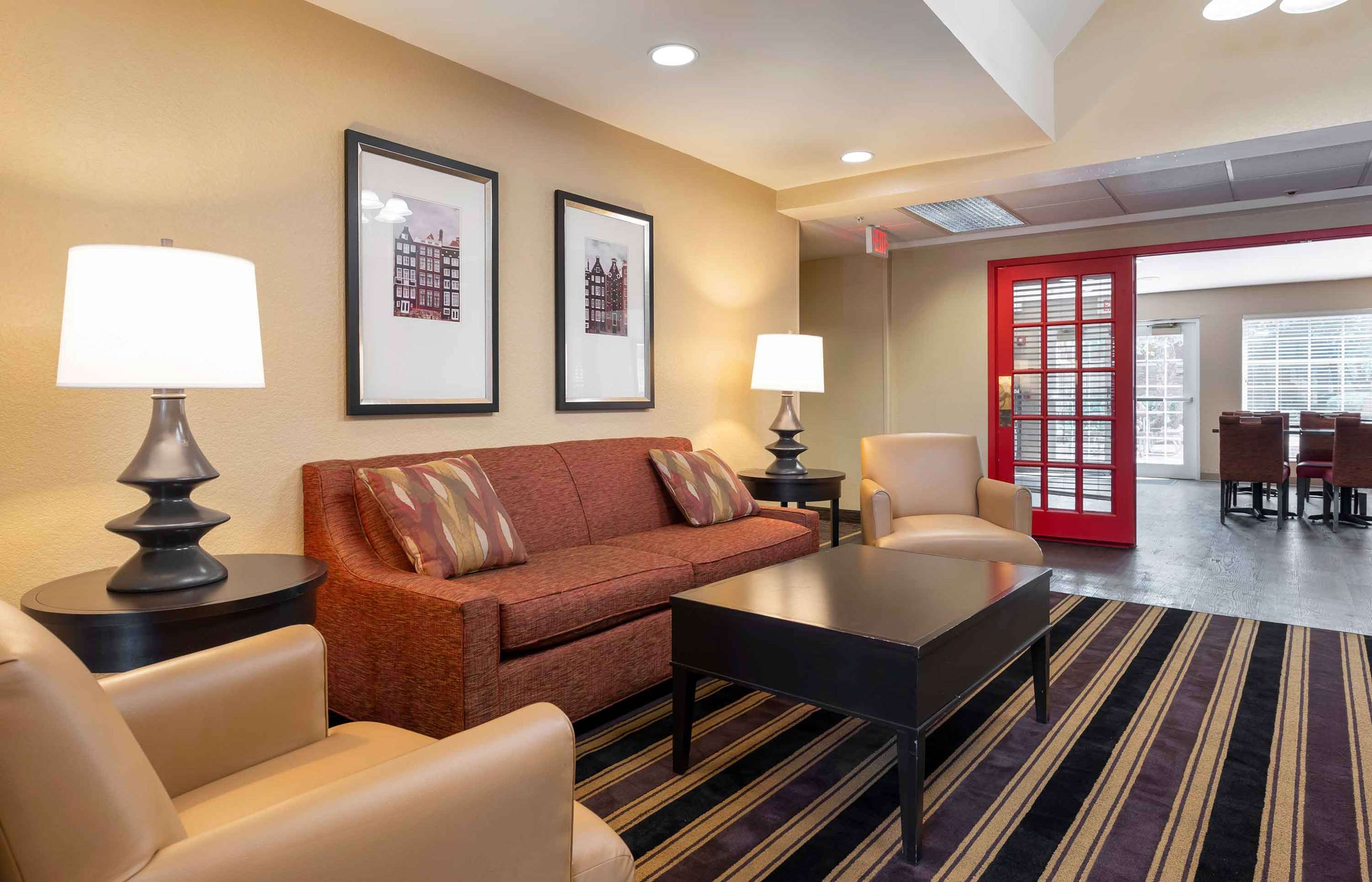 Lobby and Guest Check-in | Extended Stay America Suites Indianapolis West 86th St