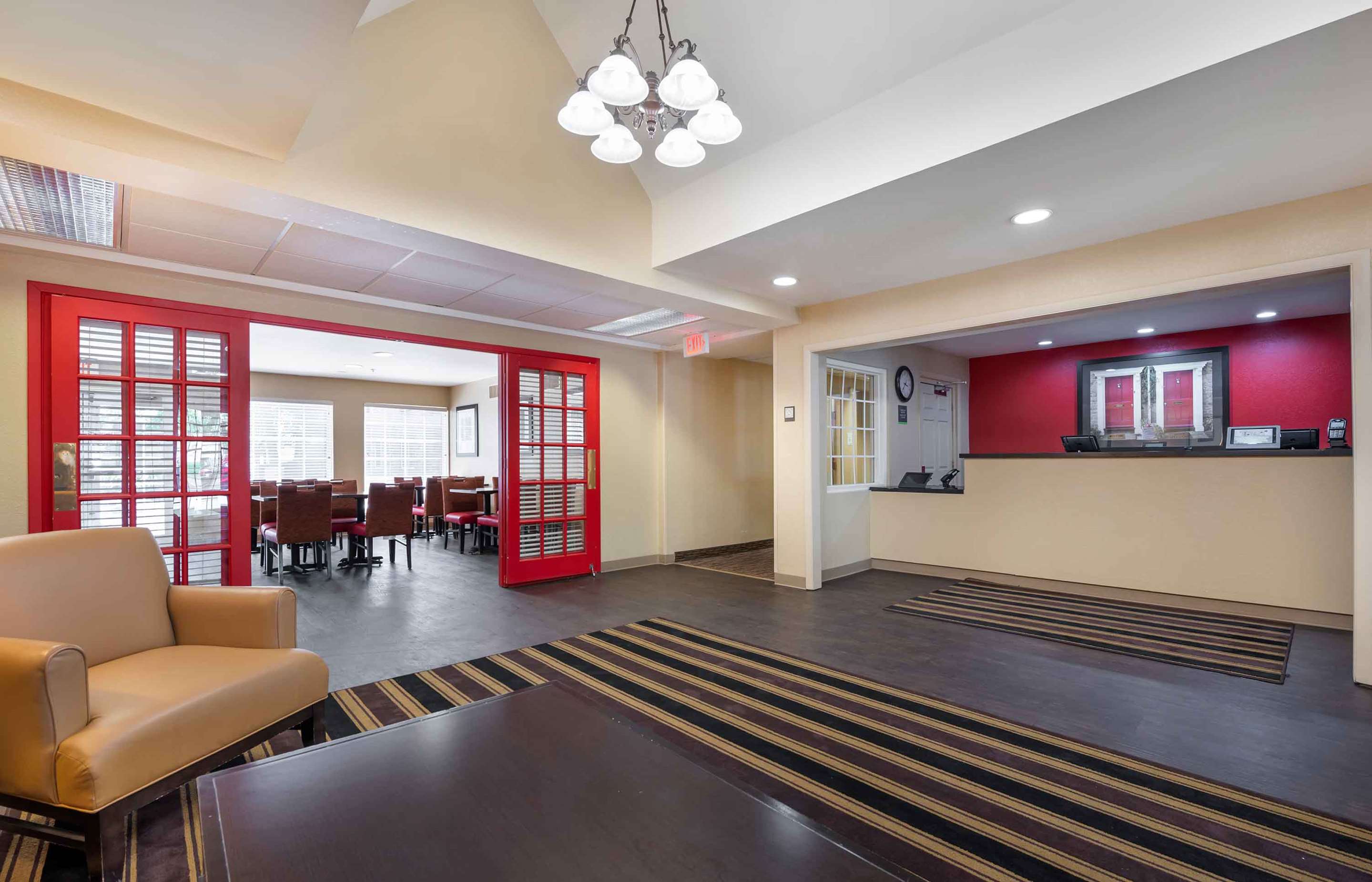 Lobby and Guest Check-in | Extended Stay America Suites Indianapolis West 86th St