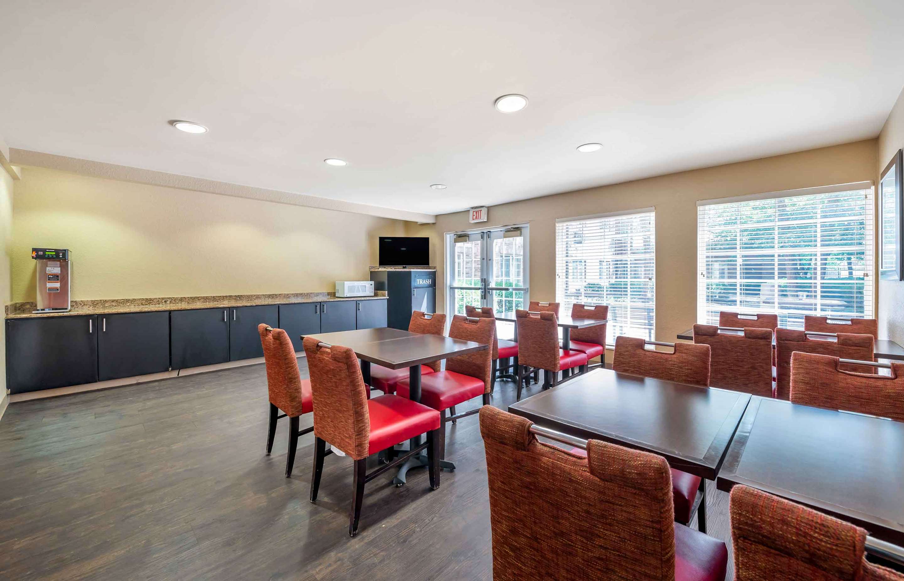 Free Grab-and-Go Breakfast | Extended Stay America Suites Indianapolis West 86th St