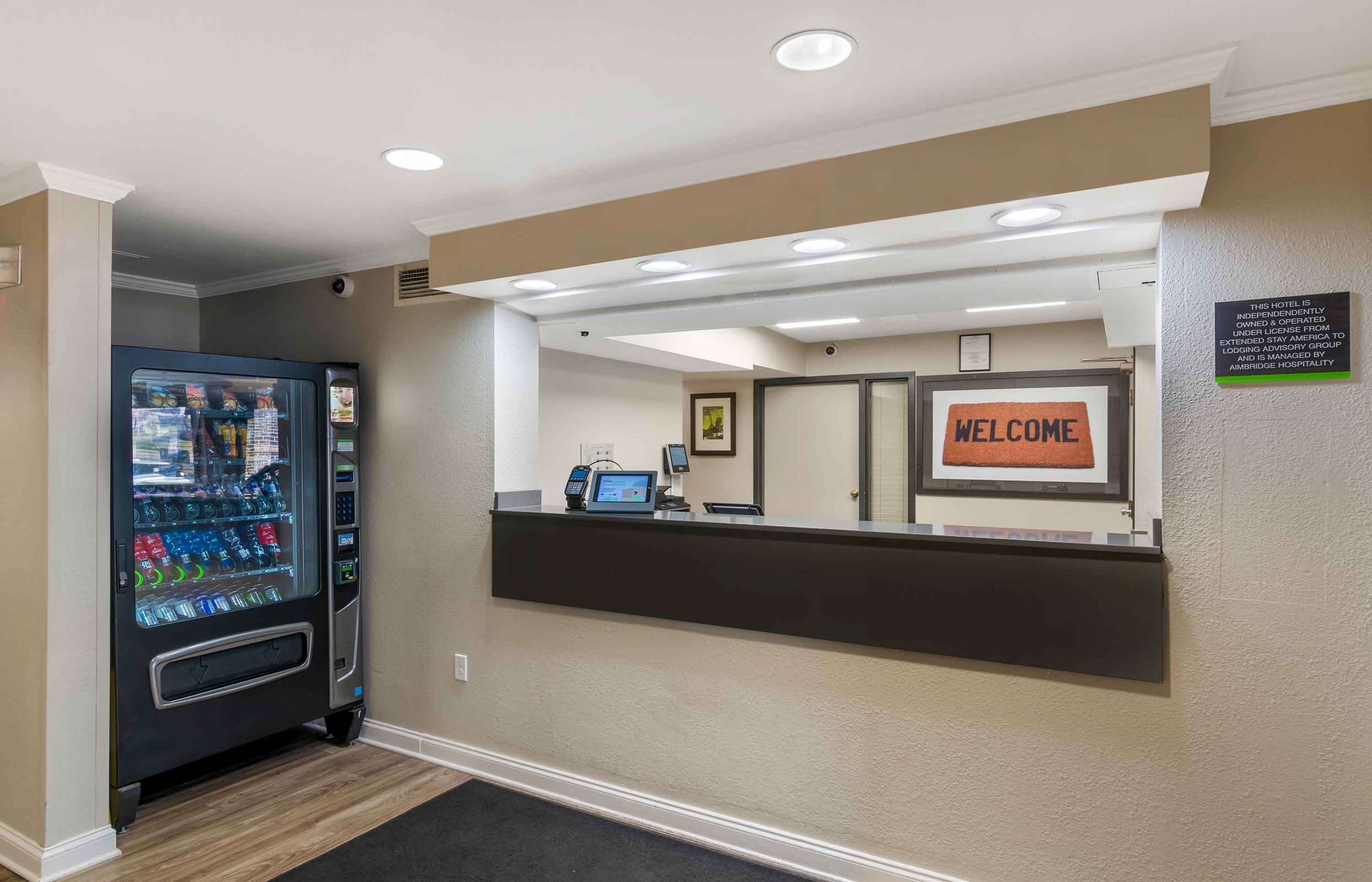 Lobby and Guest Check-in | Extended Stay America Suites - Kansas City - Overland Park - Nall Ave