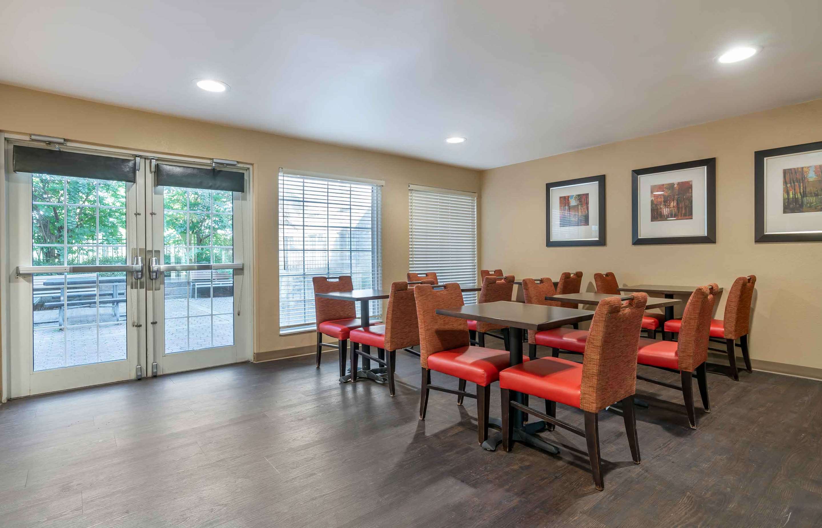 Breakfast Room | Extended Stay America Suites Louisville Alliant Avenue