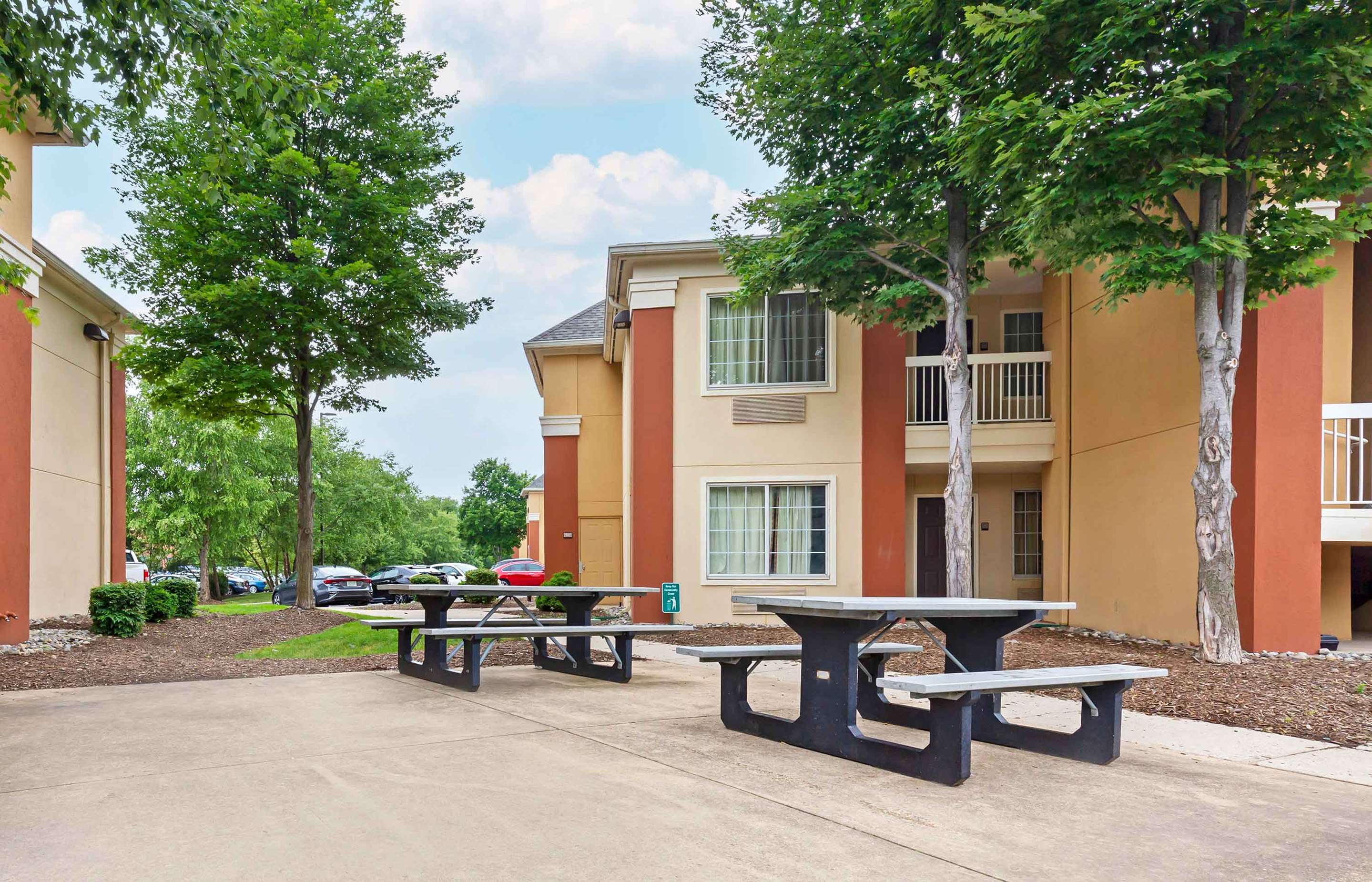 Picnic Area | Extended Stay America Select Suites Washington DC Germantown