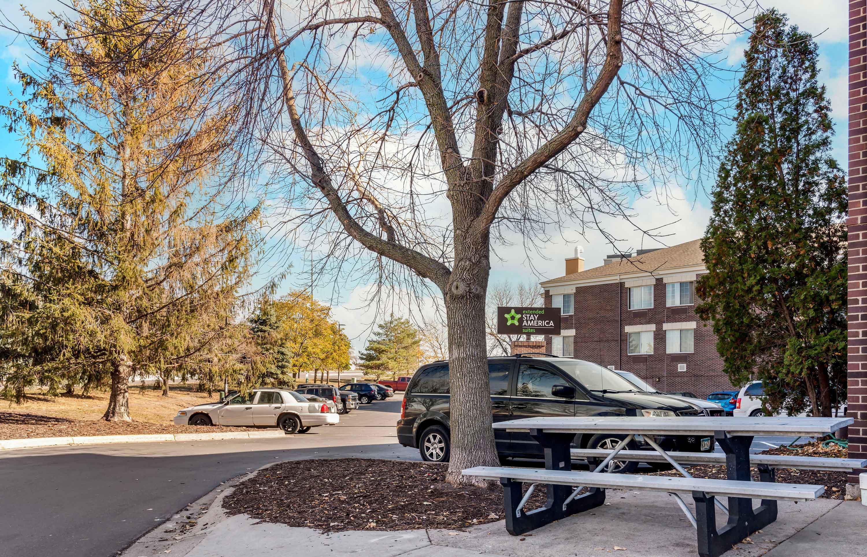 Picnic Area | Extended Stay America Suites Eden Prairie Technology Dr