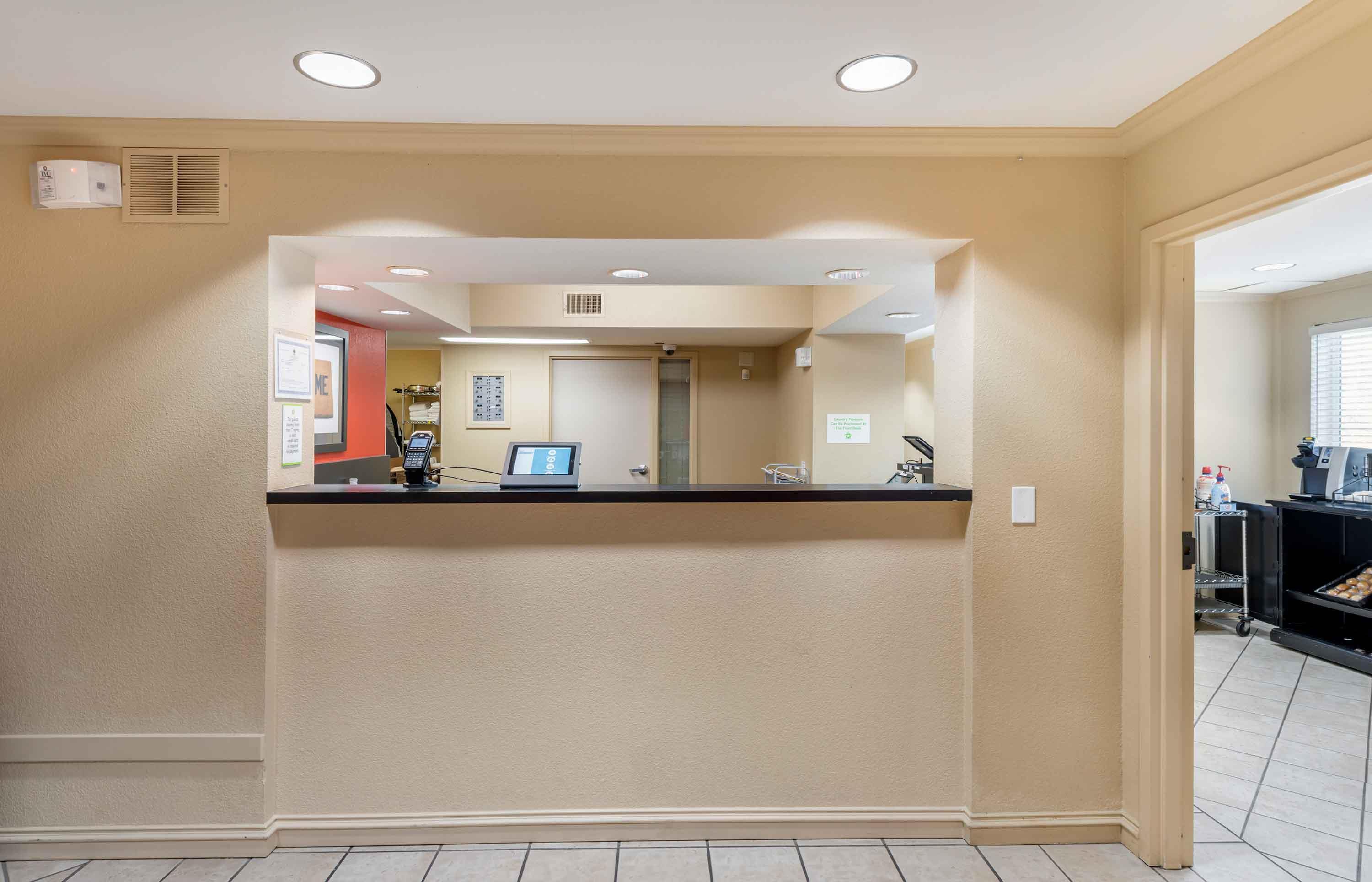 Lobby and Guest Check-in | Extended Stay America Suites Eden Prairie Technology Dr