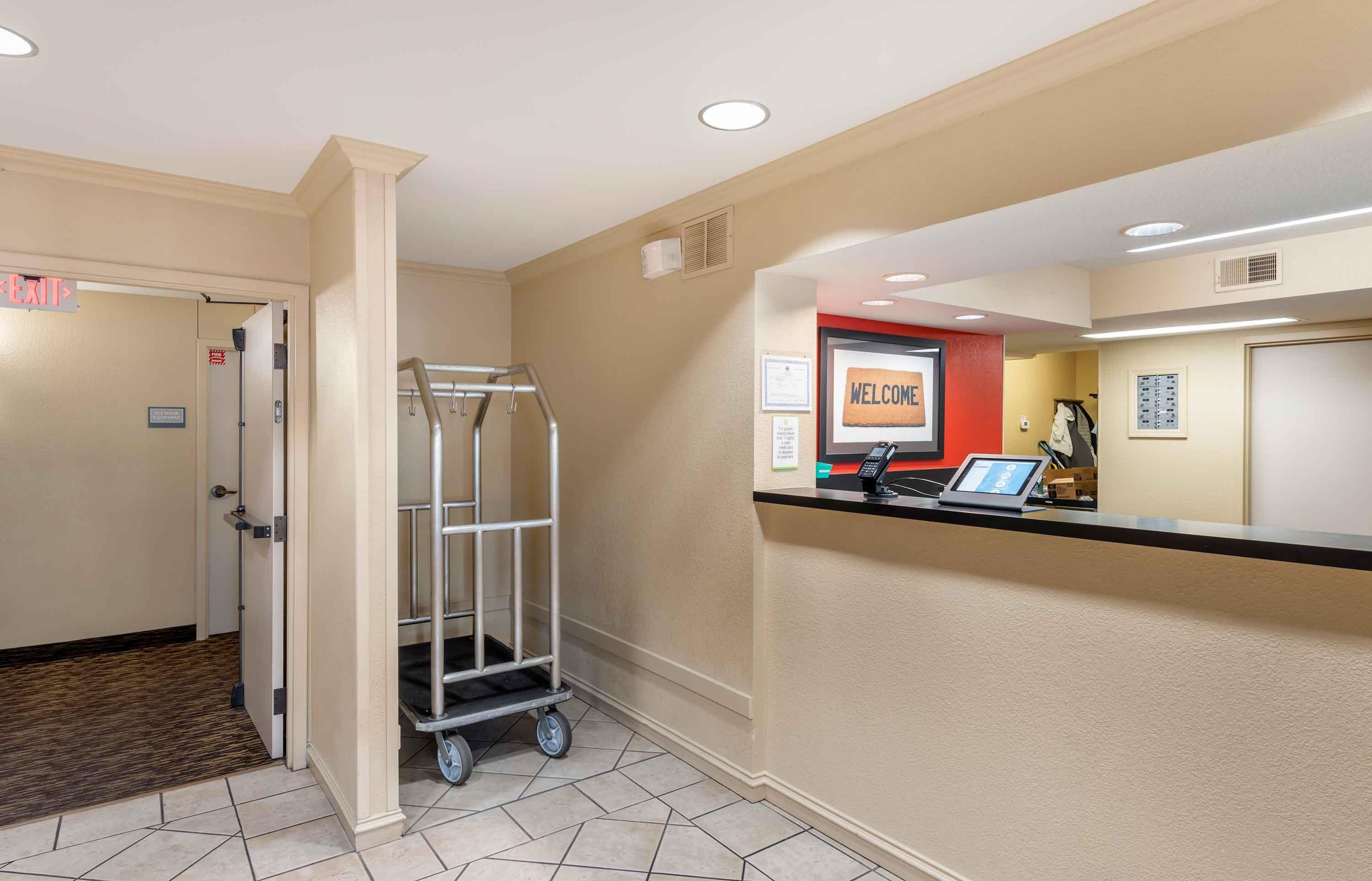 Lobby and Guest Check-in | Extended Stay America Suites Eden Prairie Technology Dr