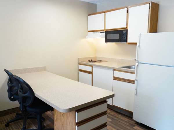  - Extended Stay America Suites Tiffany Springs KC - I-29, Exit 10