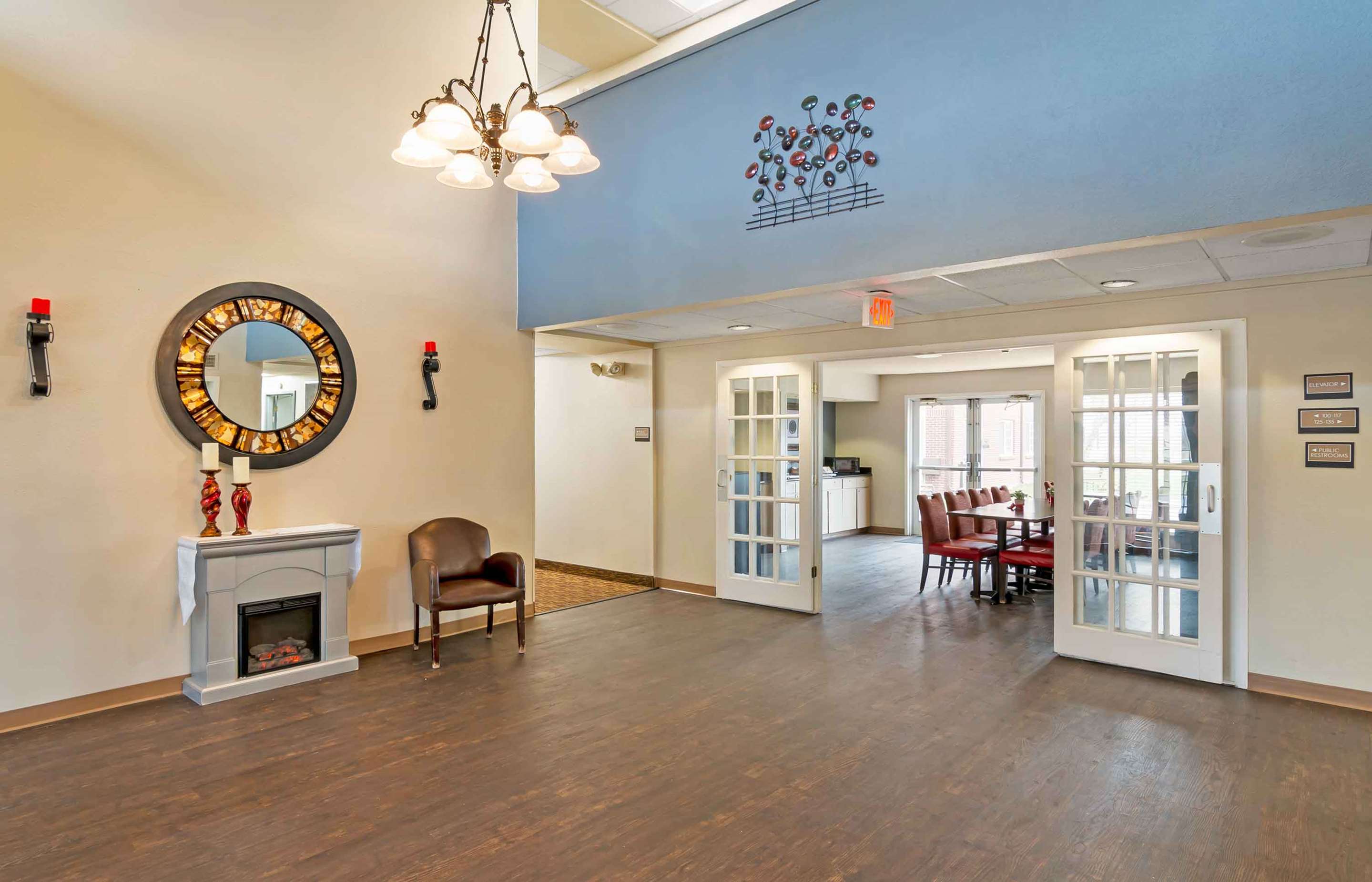 Lobby and Guest Check-in | Extended Stay America Suites Kansas City Airport Tiffany Spr