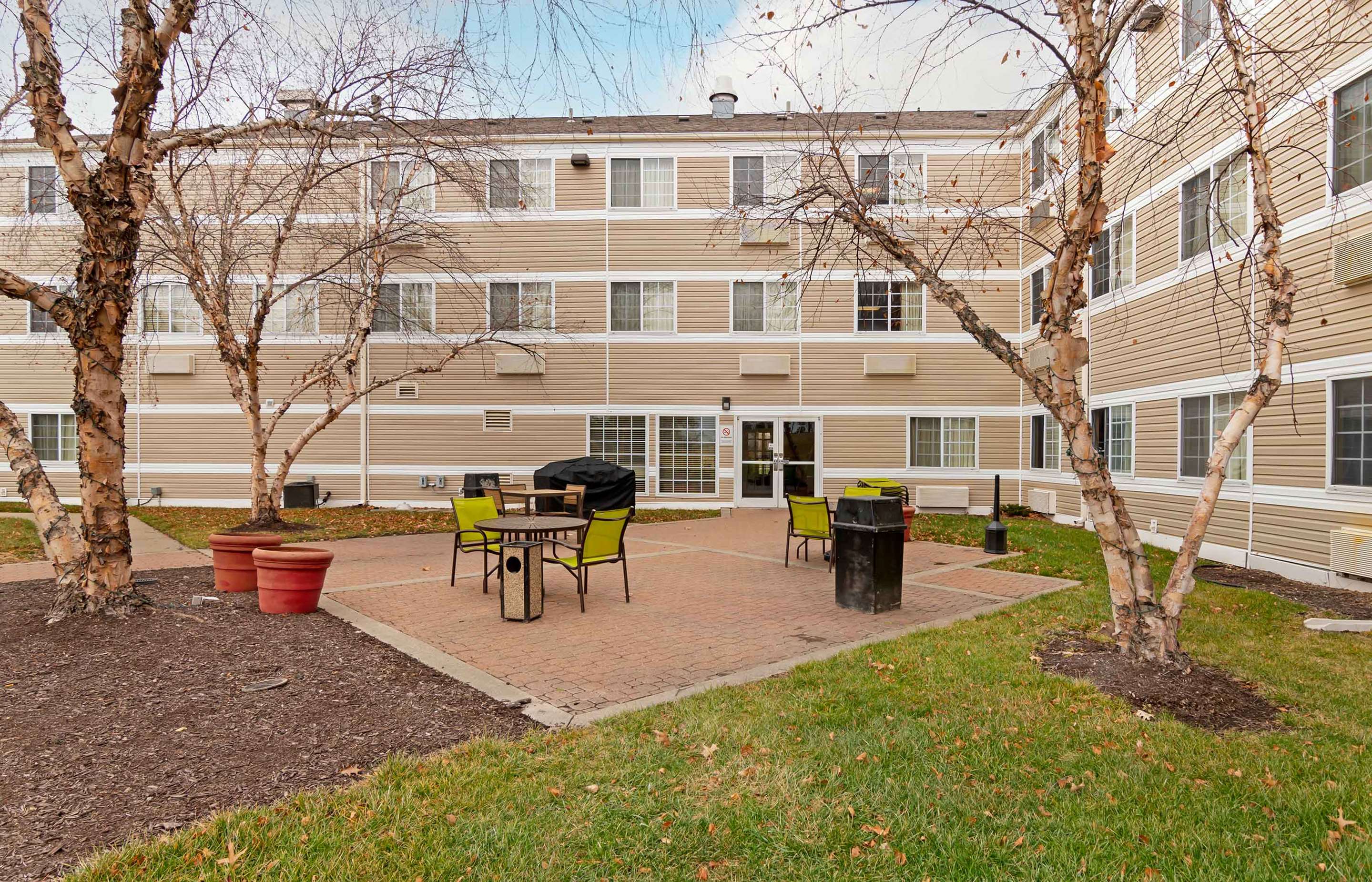 Picnic Area | Extended Stay America Suites Kansas City Airport Tiffany Spr
