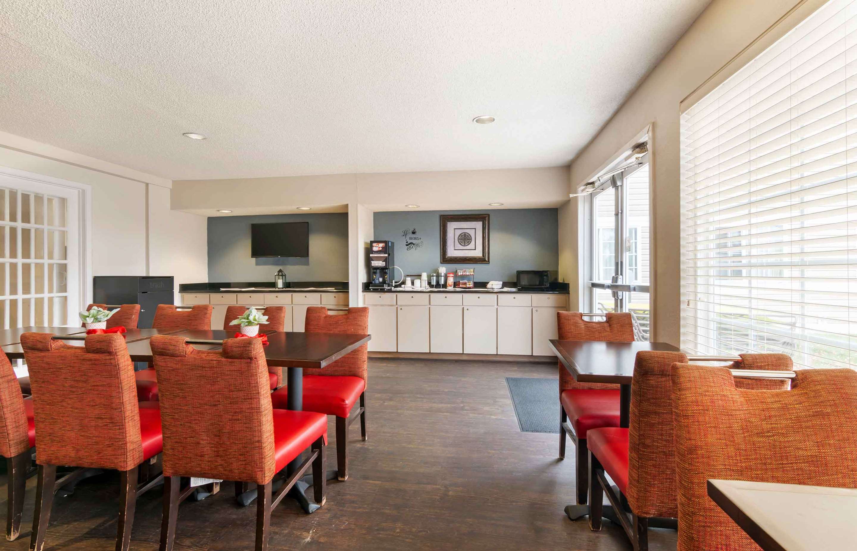 Breakfast Room | Extended Stay America Suites Kansas City Airport Tiffany Spr