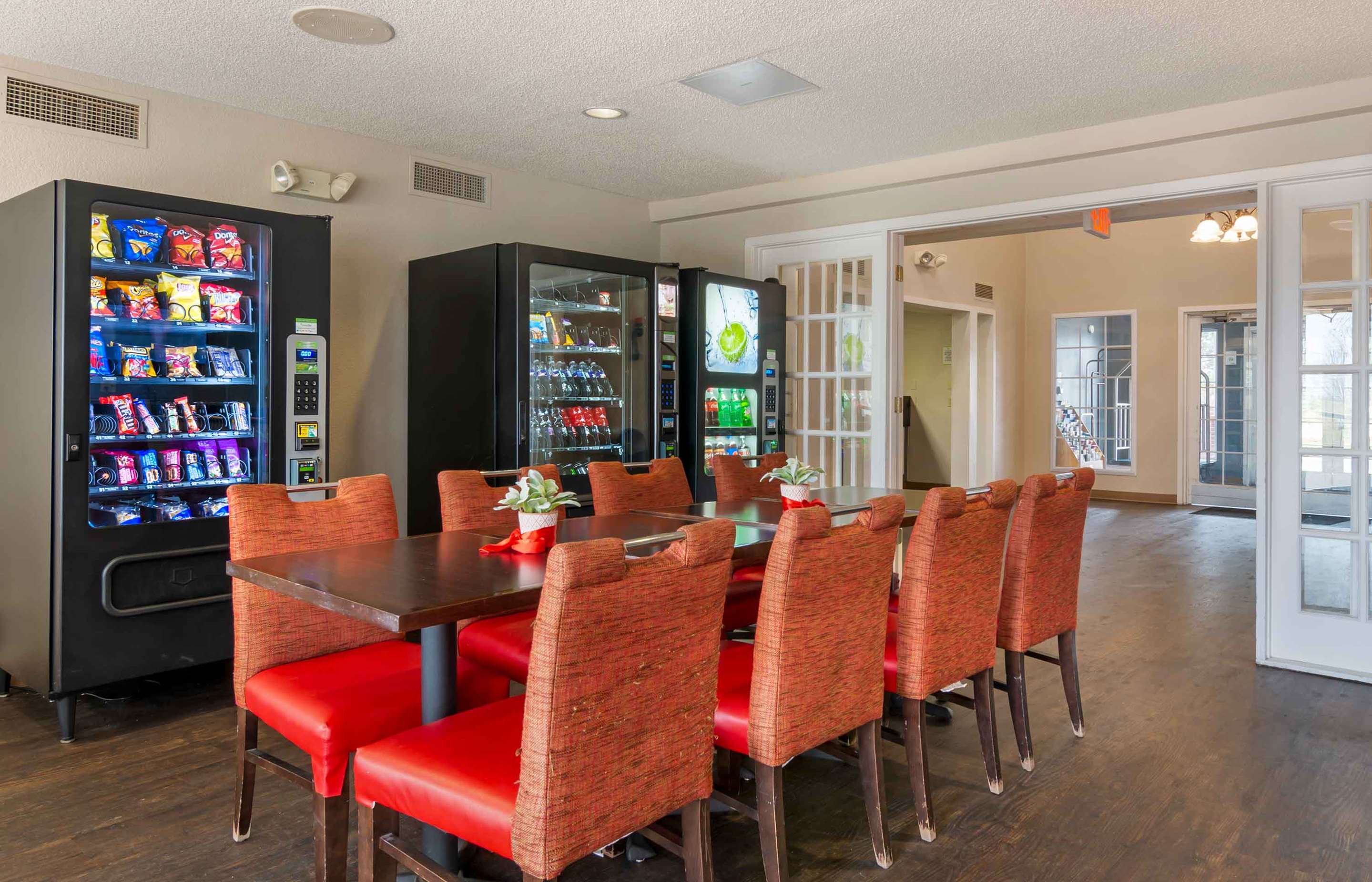Breakfast Room | Extended Stay America Suites Kansas City Airport Tiffany Spr
