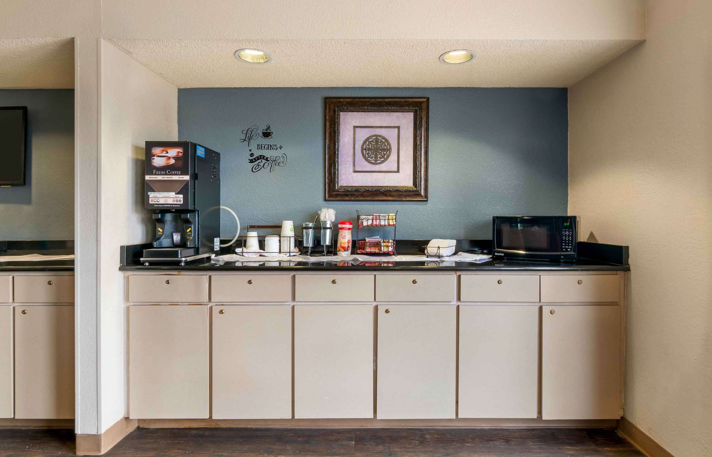 Free Grab-and-Go Breakfast | Extended Stay America Suites Kansas City Airport Tiffany Spr