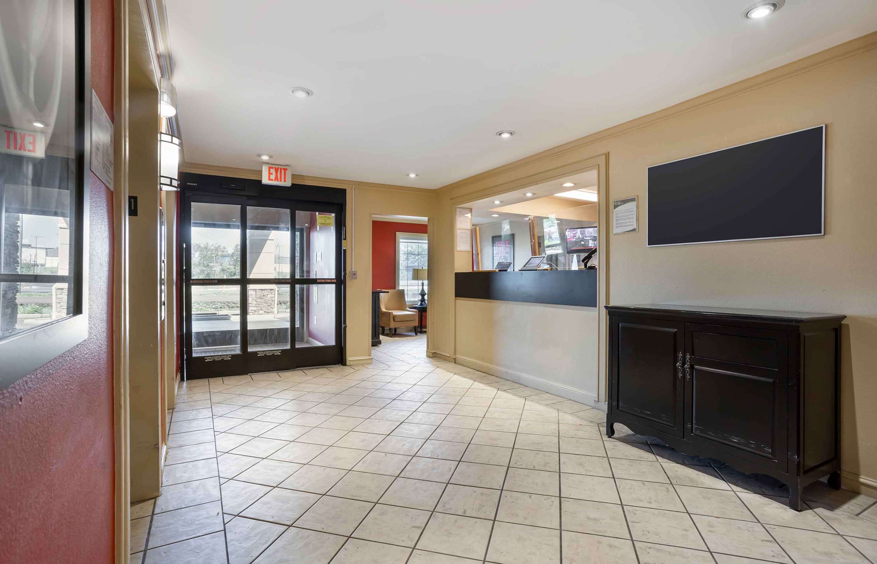Lobby and Guest Check-in | Extended Stay America Suites Meadowlands East Rutherford