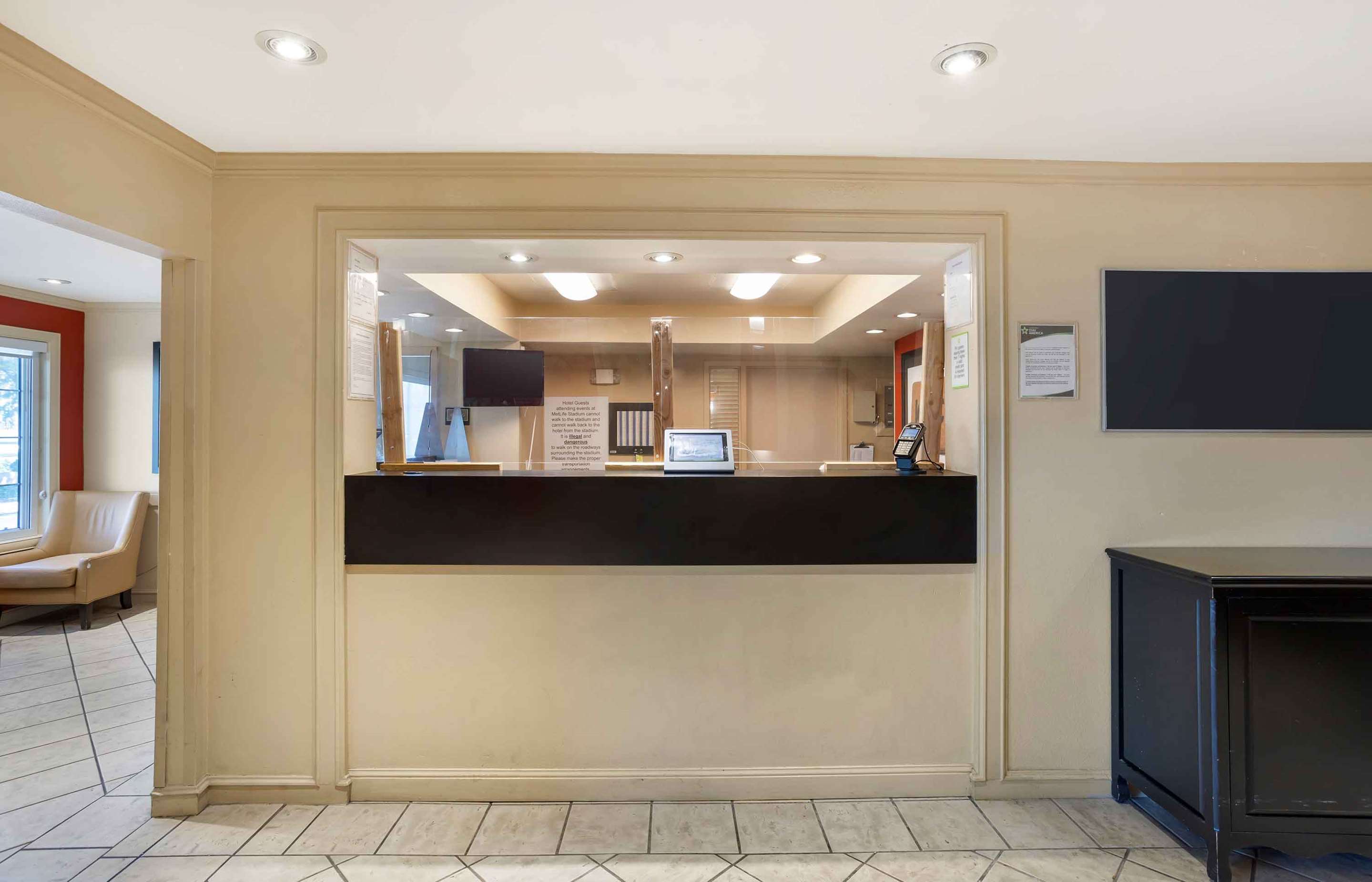 Lobby and Guest Check-in | Extended Stay America Suites Meadowlands East Rutherford