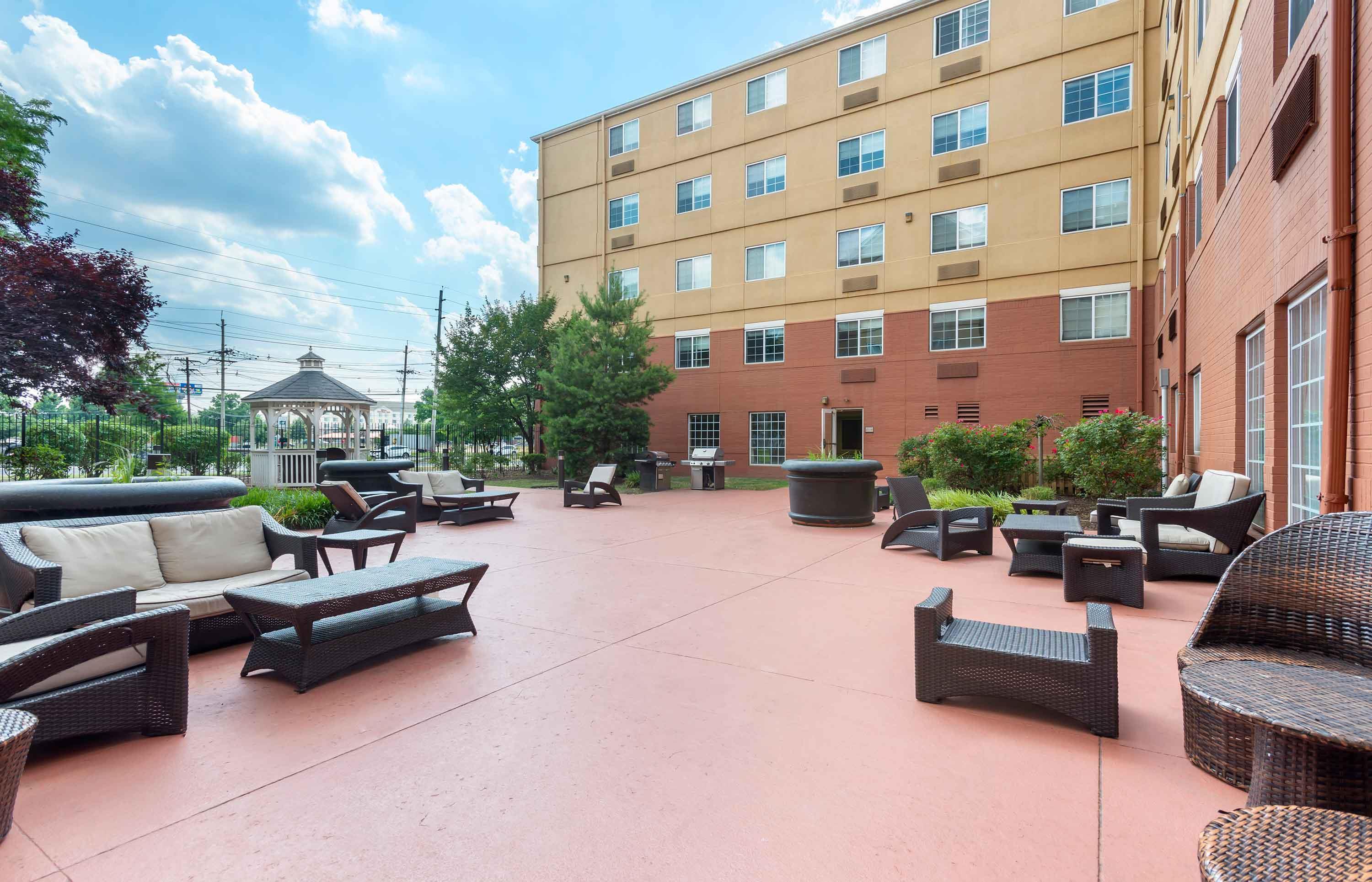 Picnic Area | Extended Stay America Suites Secaucus New York City Area
