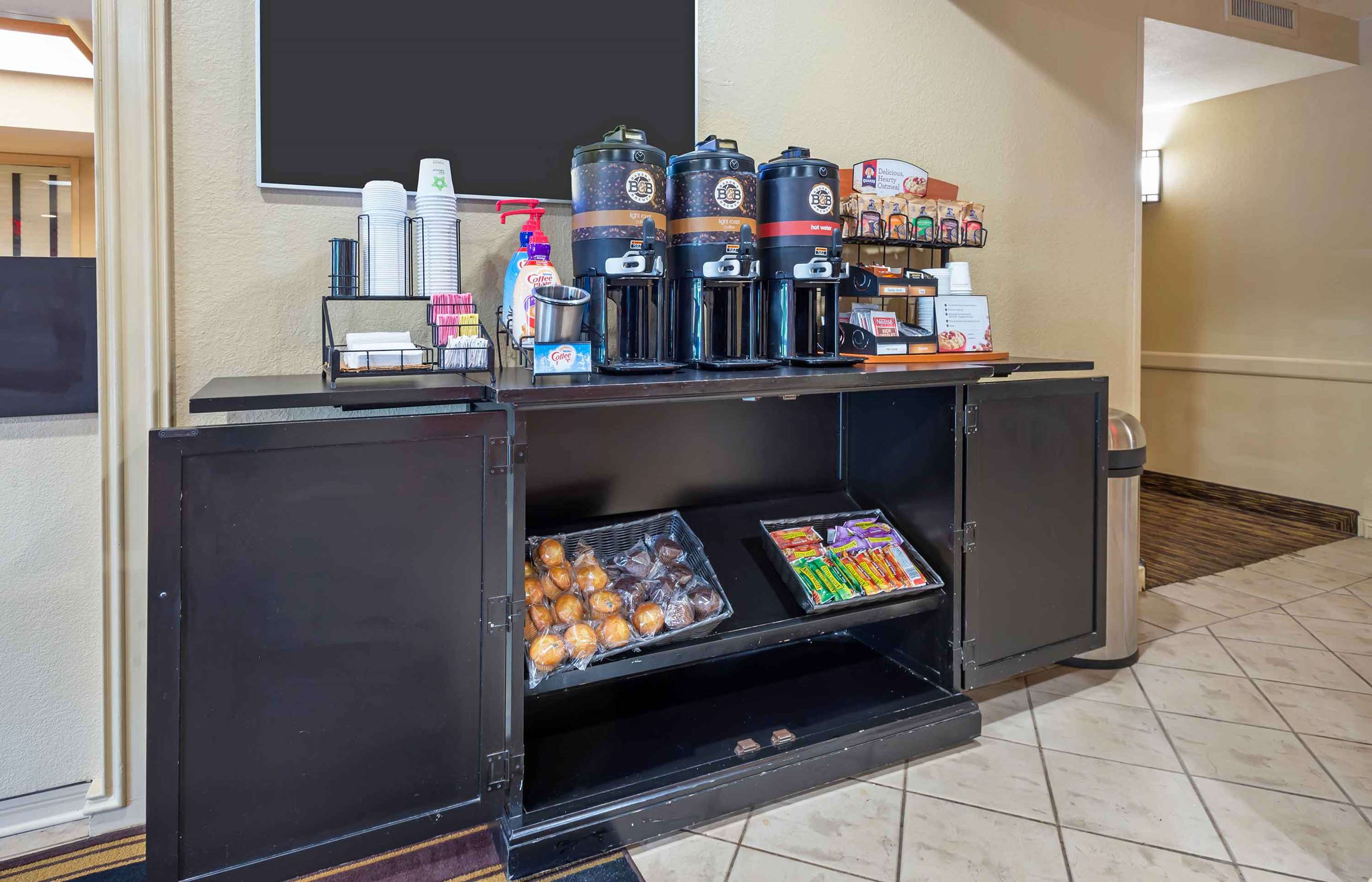 Free Grab-and-Go Breakfast | Extended Stay America Suites Newark Woodbridge