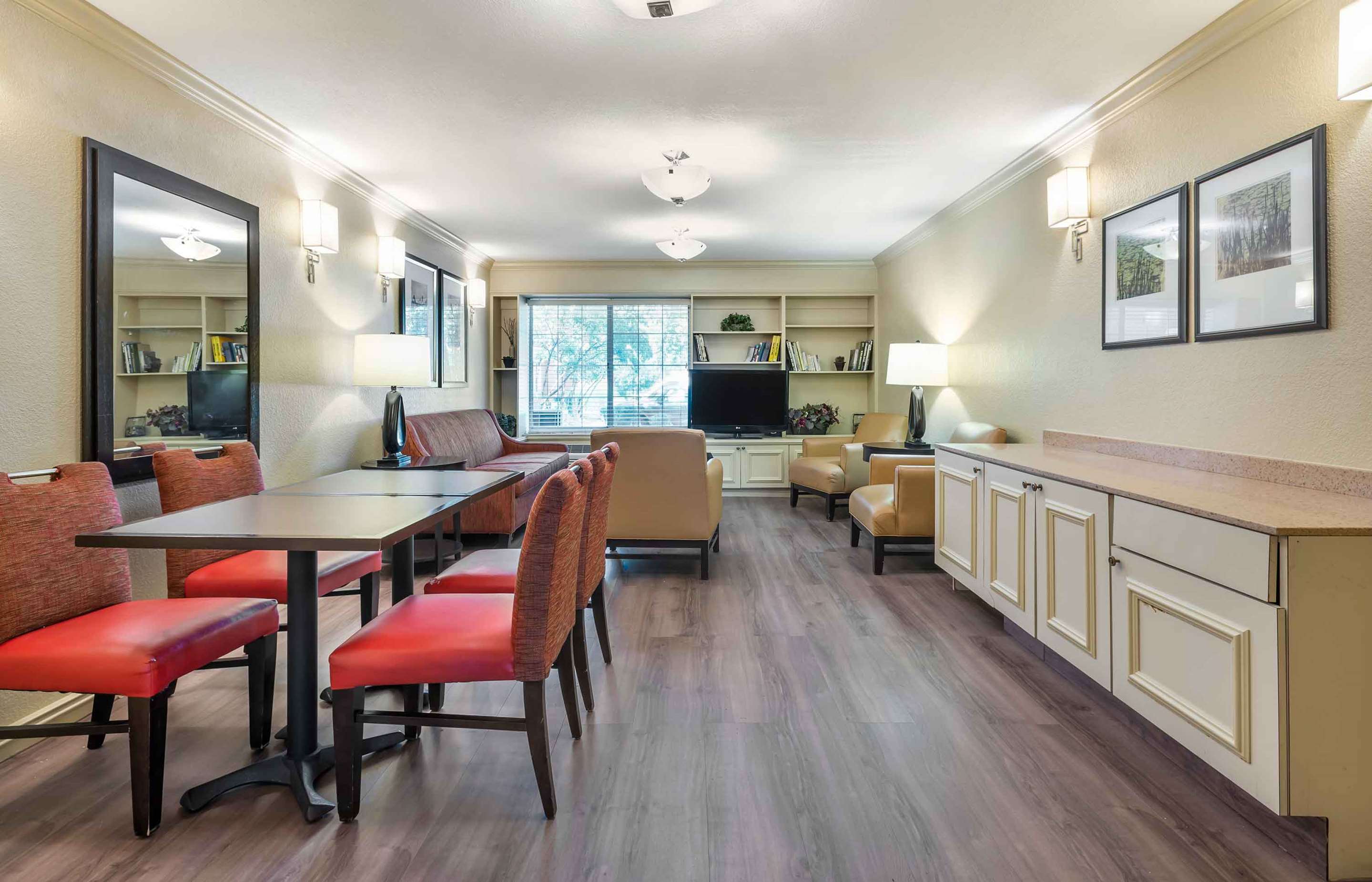 Breakfast Room | Extended Stay America Suites Newark Woodbridge