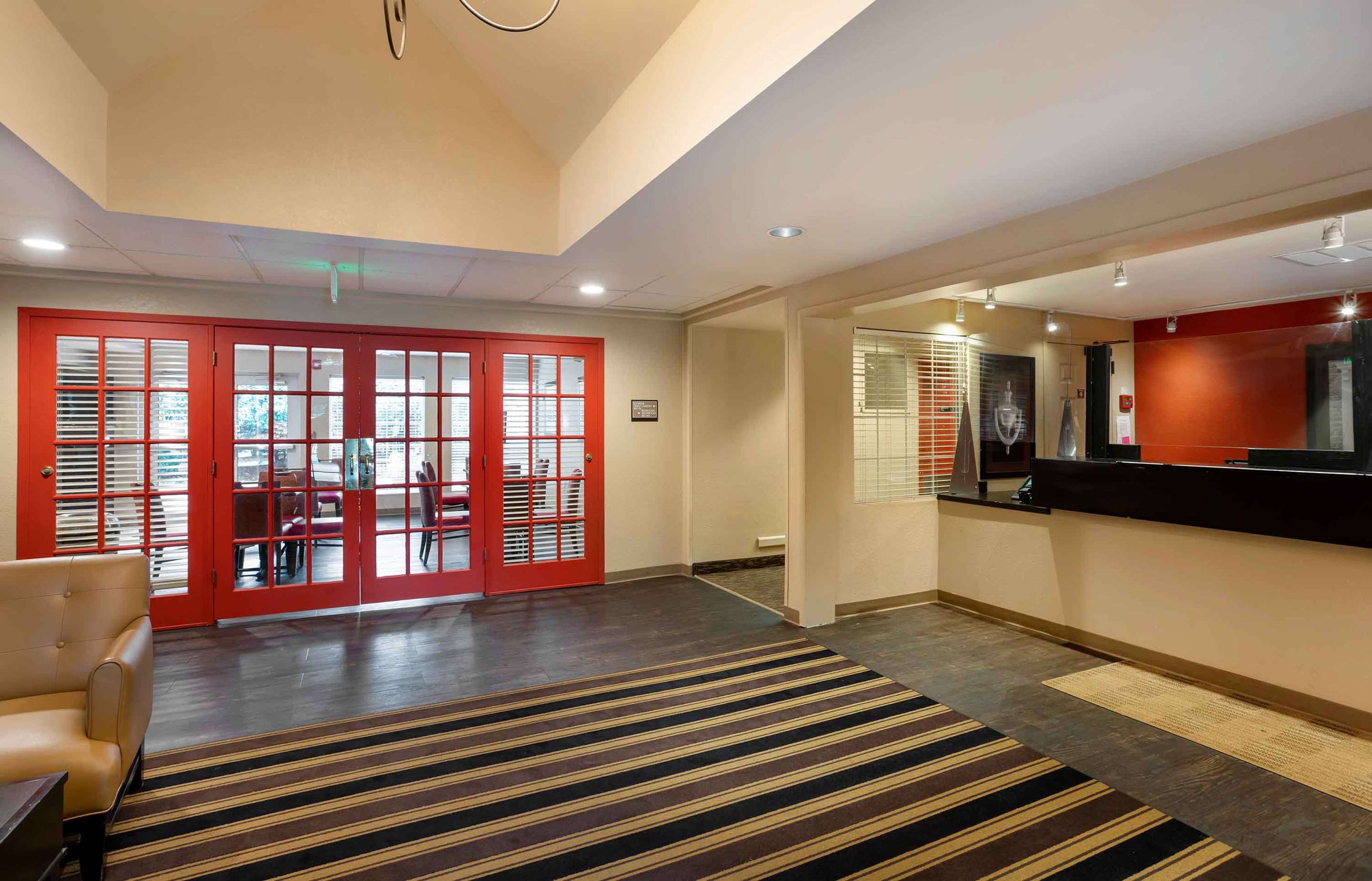 Lobby and Guest Check-in | Extended Stay America Suites Fishkill Route 9
